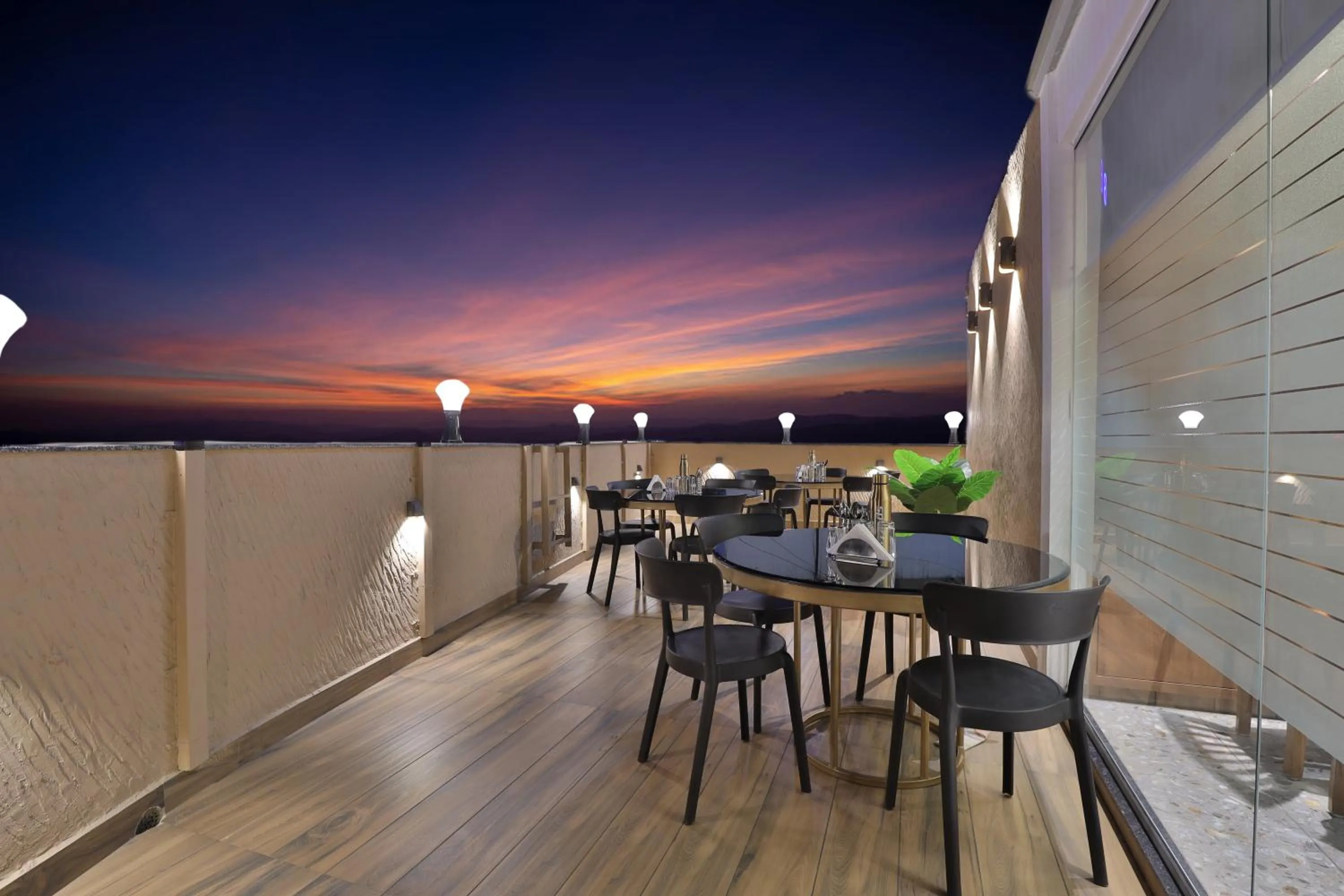 Restaurant/places to eat in HOTEL SURAT