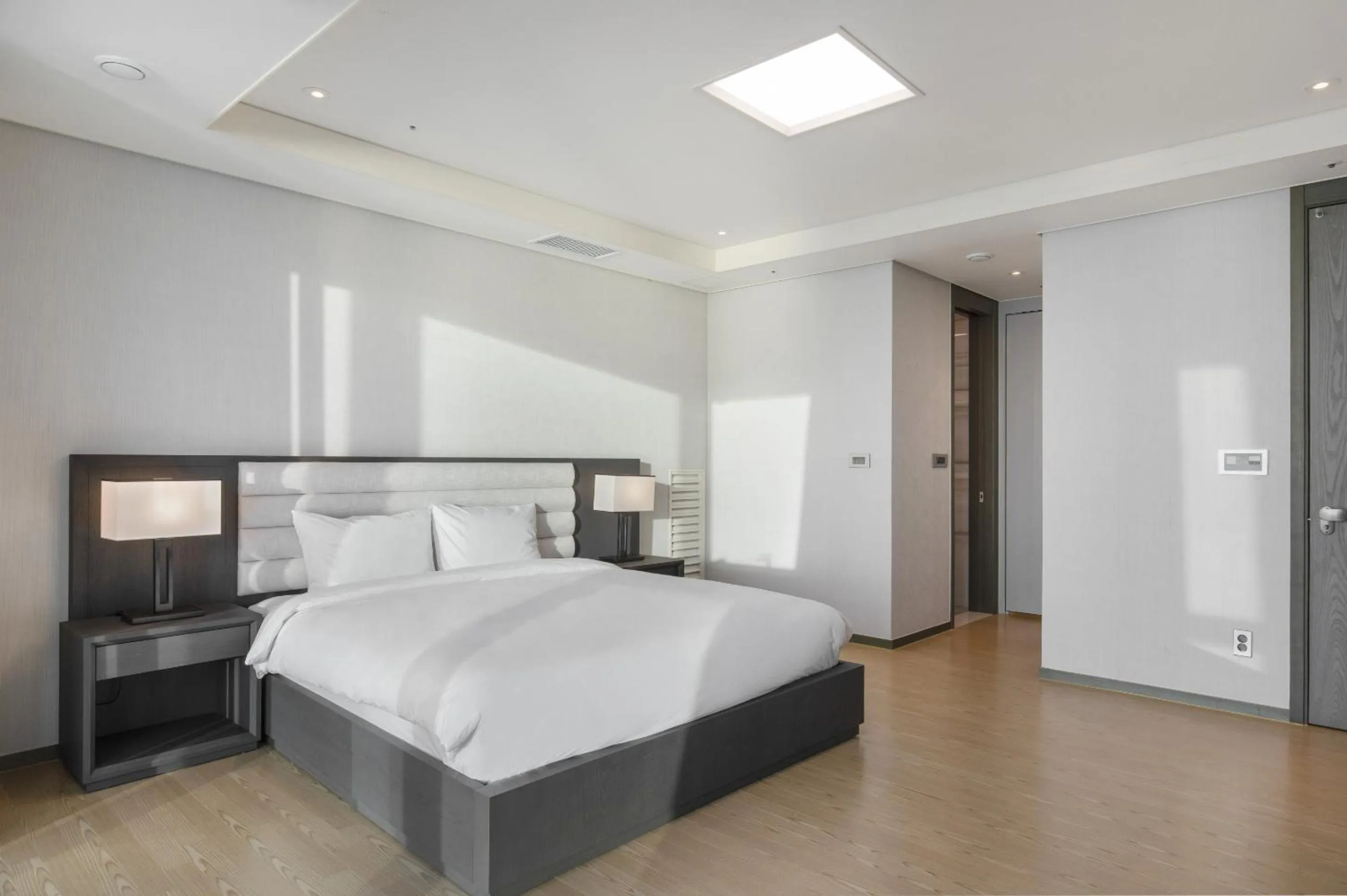 Bed in LCT Residence Y collection