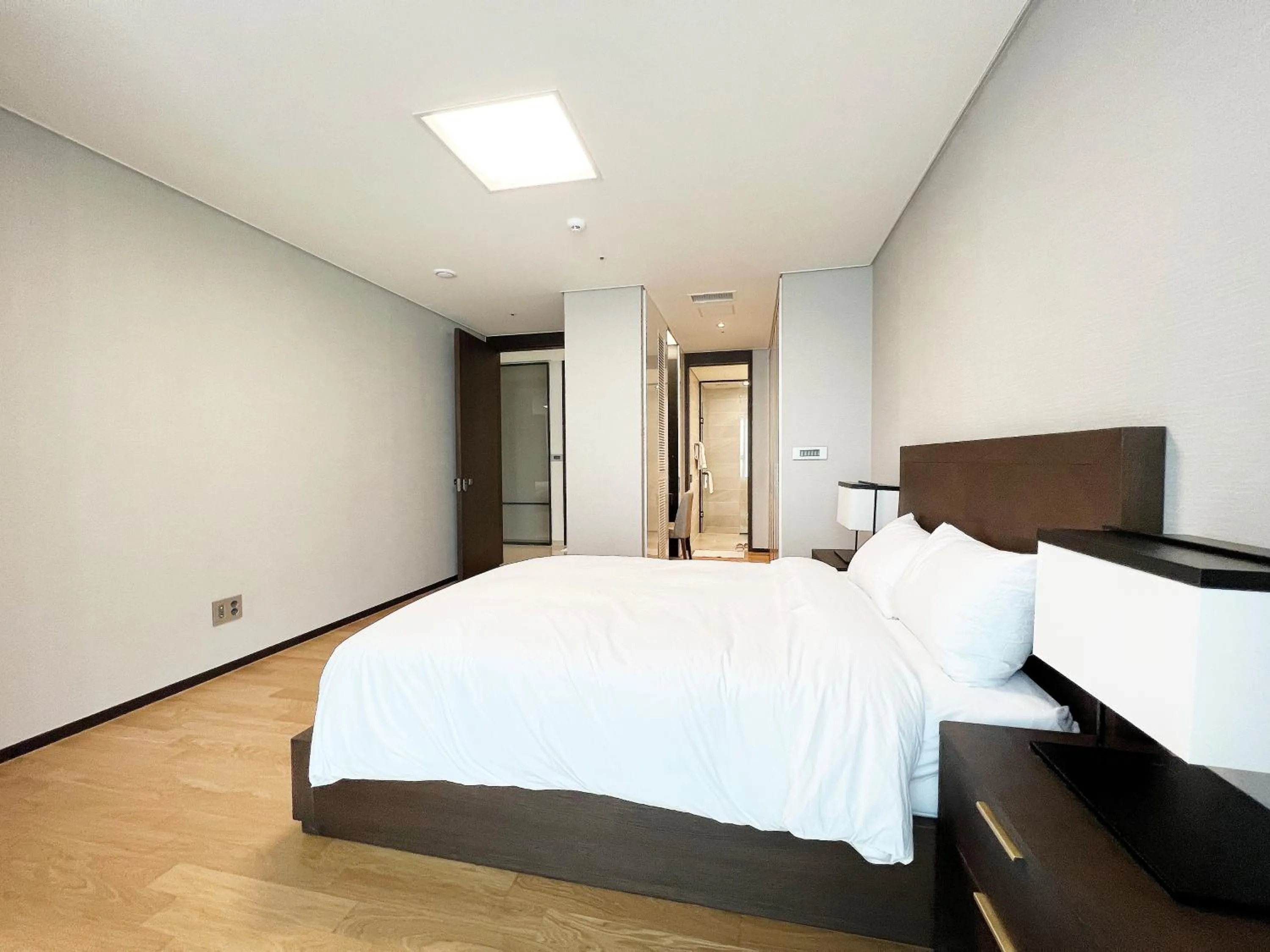 Bed in LCT Residence Y collection