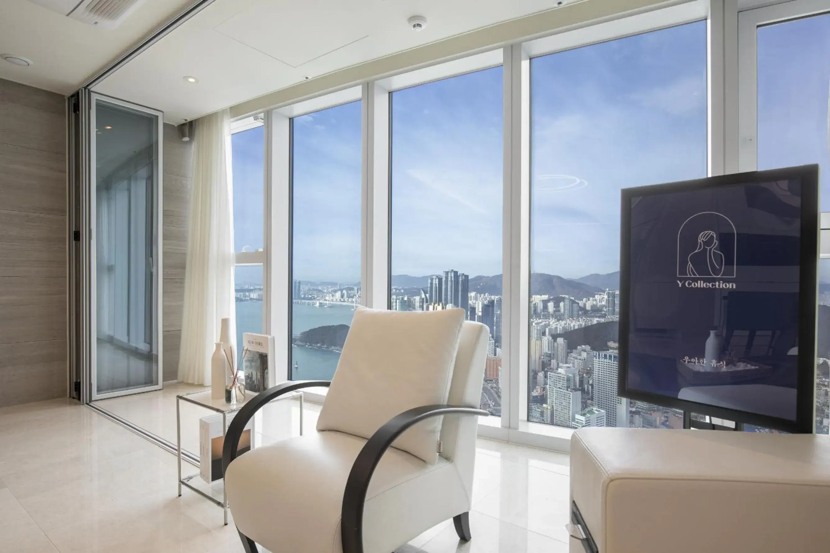 Panorama Ocean View Suite (Haeundae Beach View) in LCT Residence Y collection Panorama Ocean View Suite (Haeundae Beach View) in LCT Residence Y collection