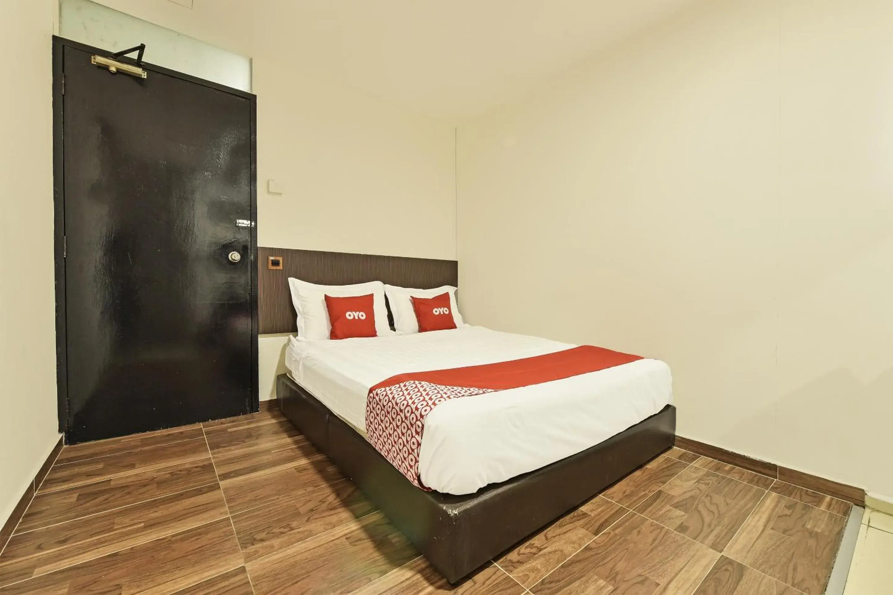 Deluxe Queen Room in Hotel O Mini Indah Deluxe Queen Room in Hotel O Mini Indah