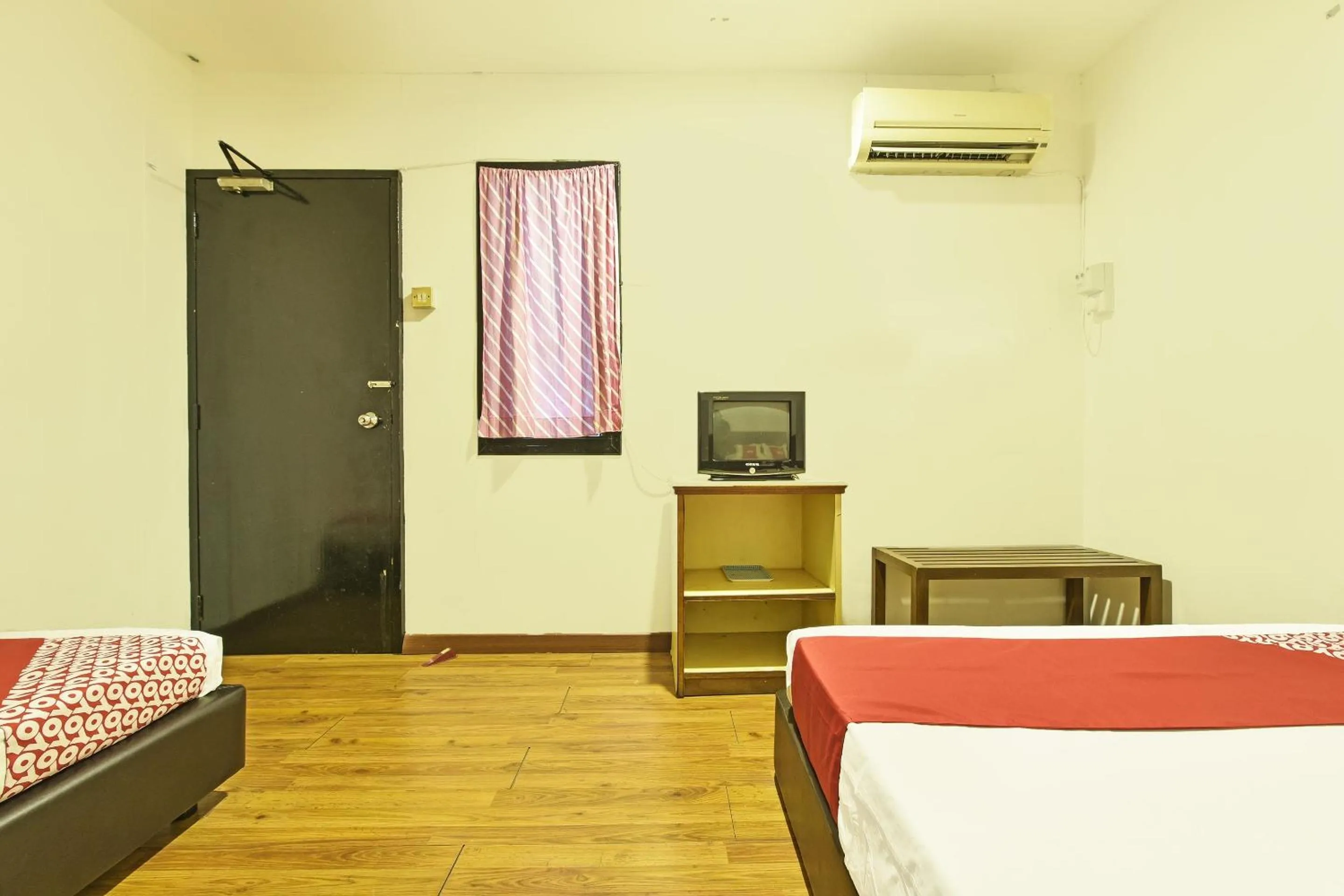 Bedroom, Bed in Hotel O Mini Indah