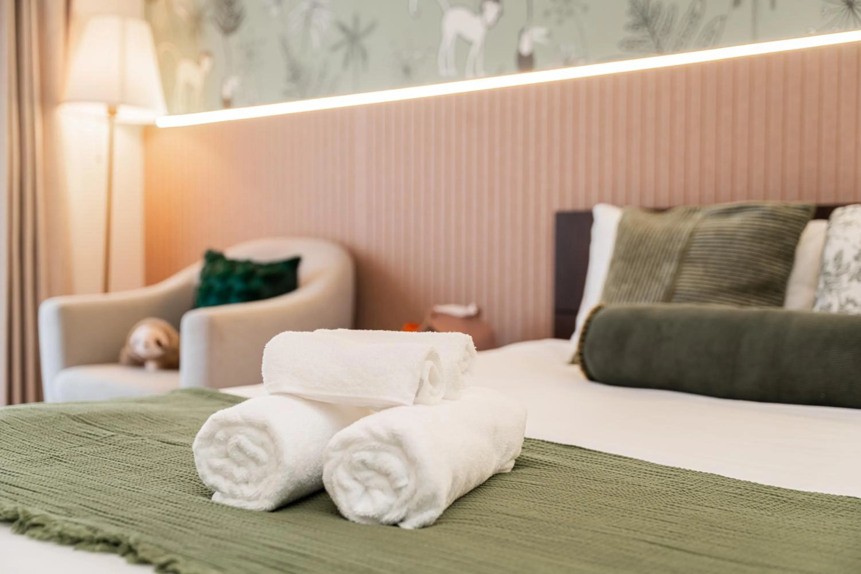 towels, Bed in QUEENS PARK