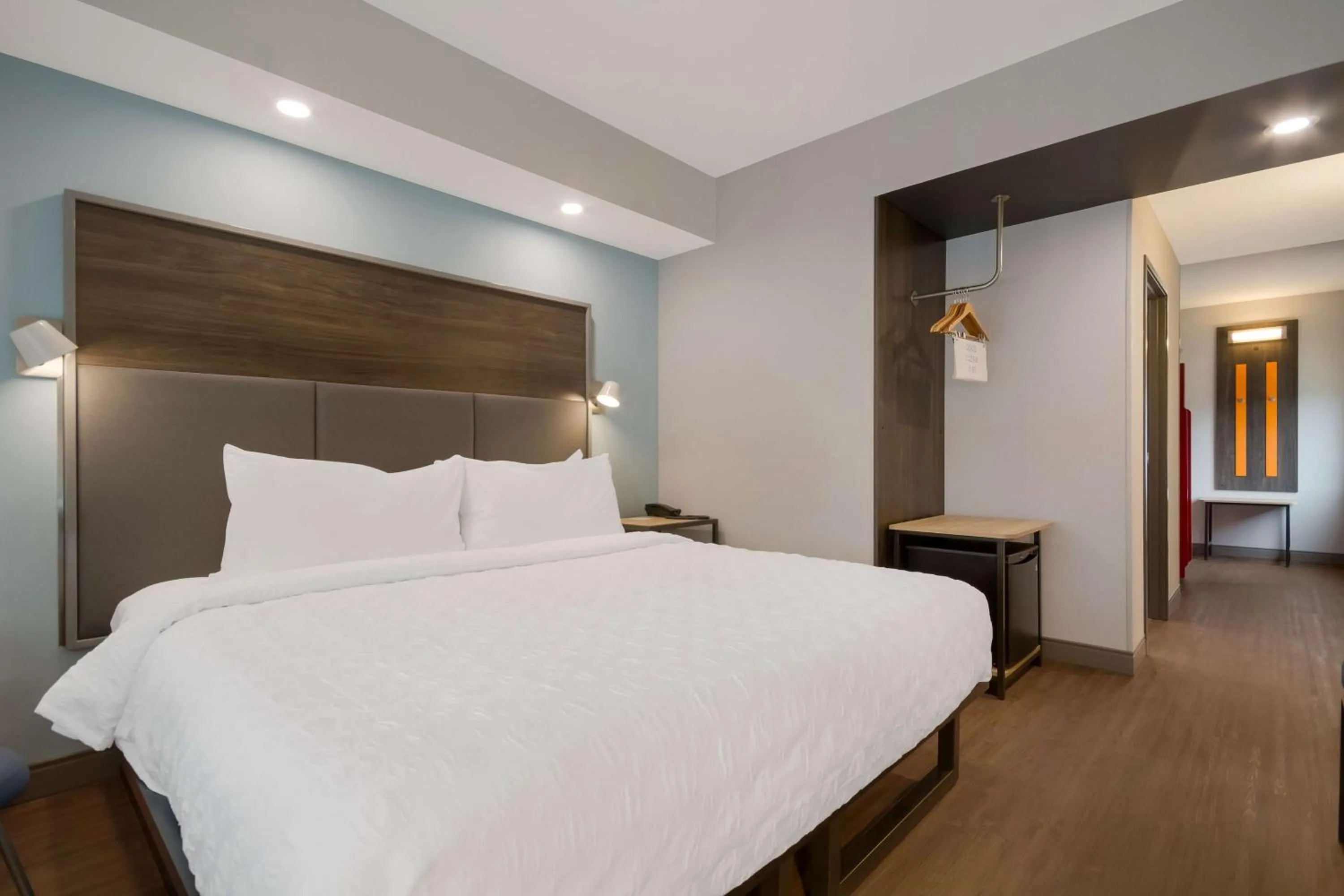 Bed in Tru By Hilton Destin