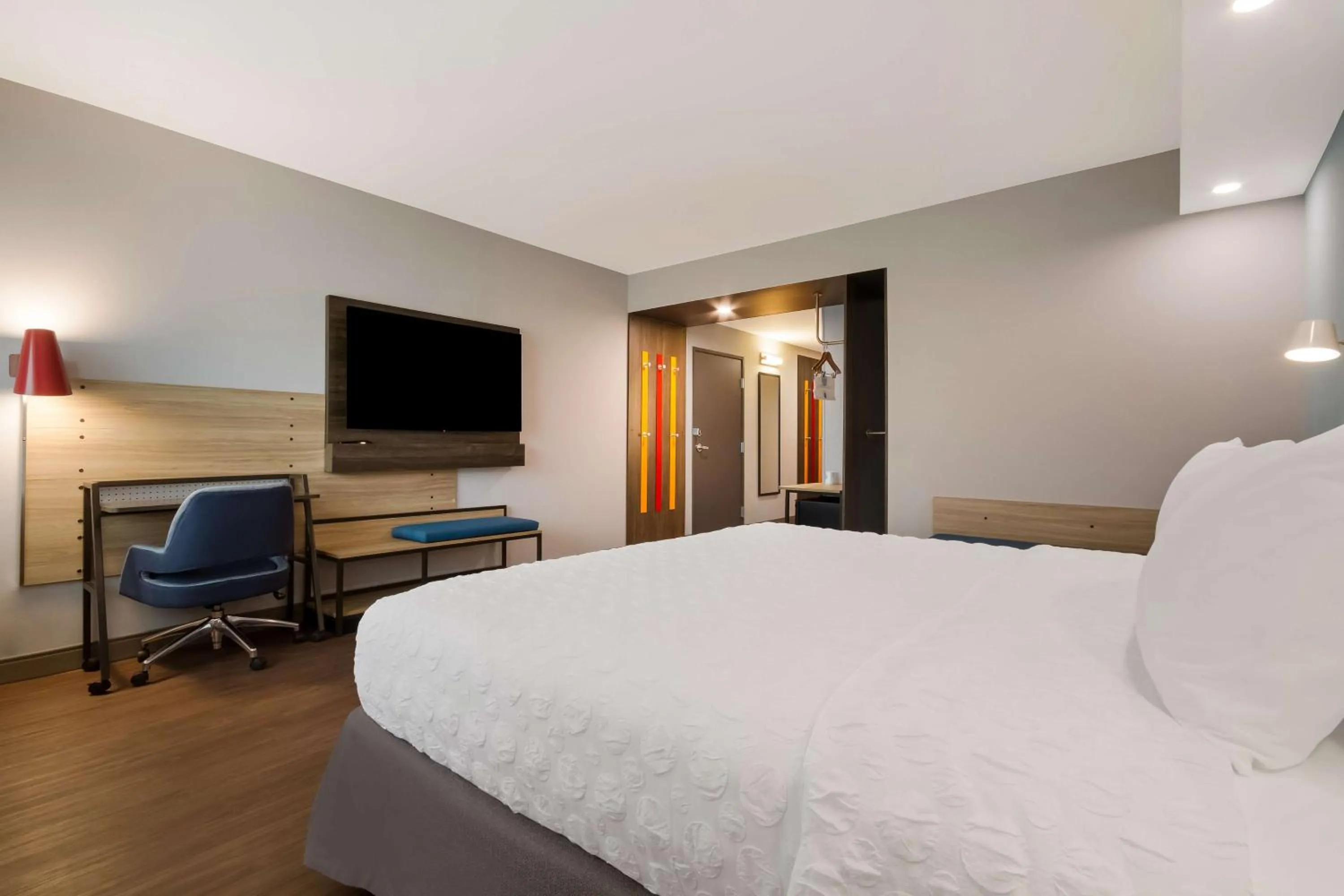 Bedroom, Bed in Tru By Hilton Destin