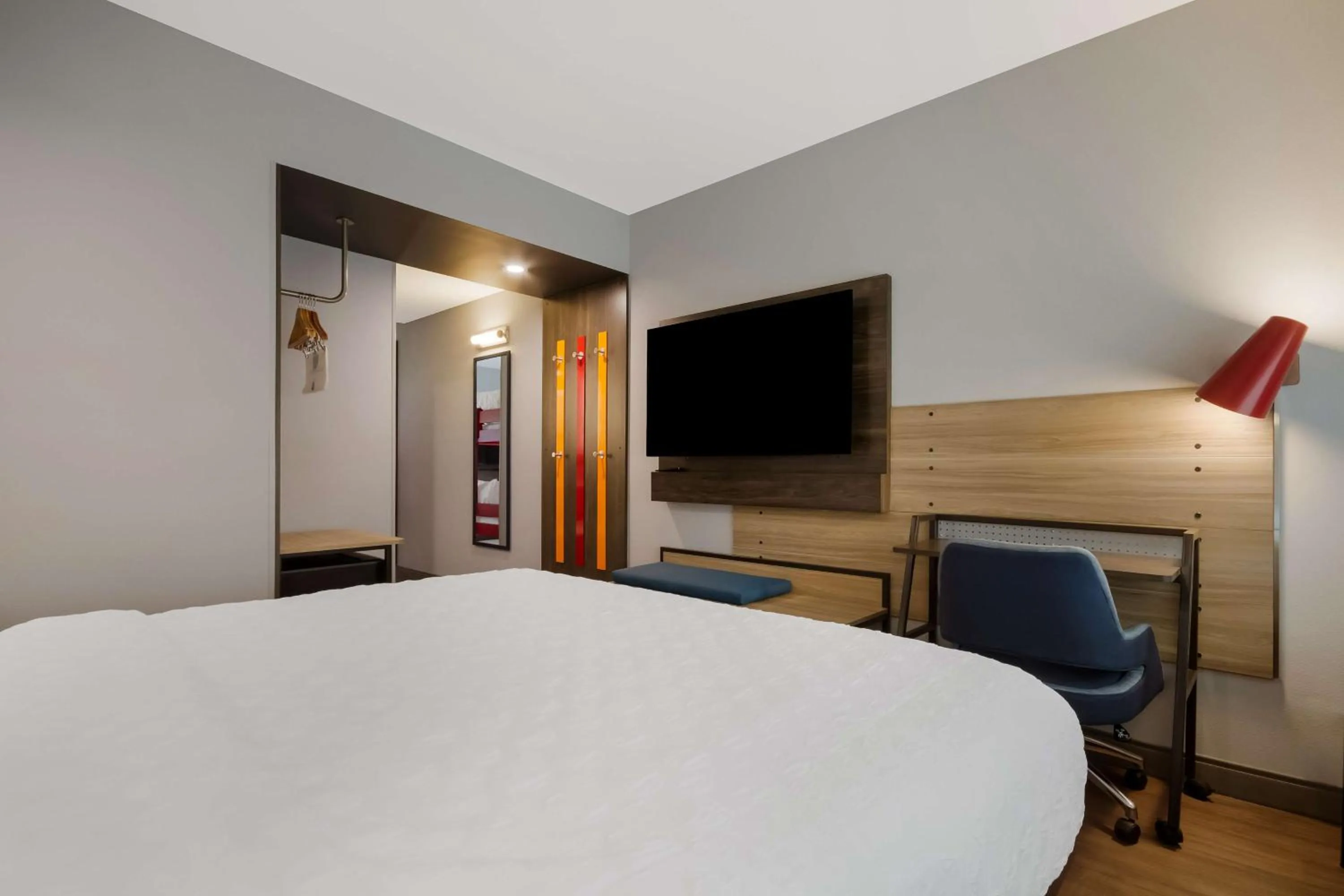 Bedroom, Bed in Tru By Hilton Destin