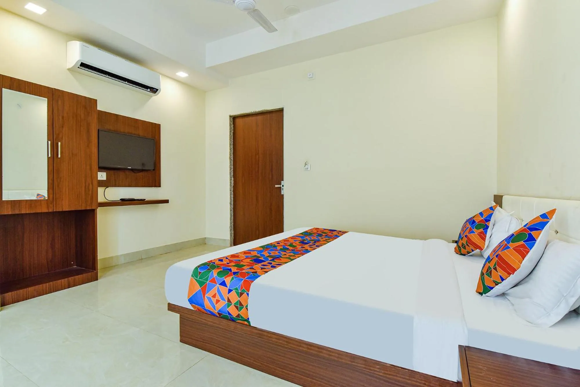 Bed in FabHotel Diamond I