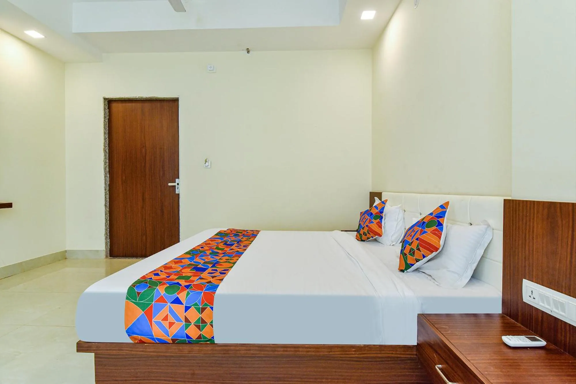 Bed in FabHotel Diamond I