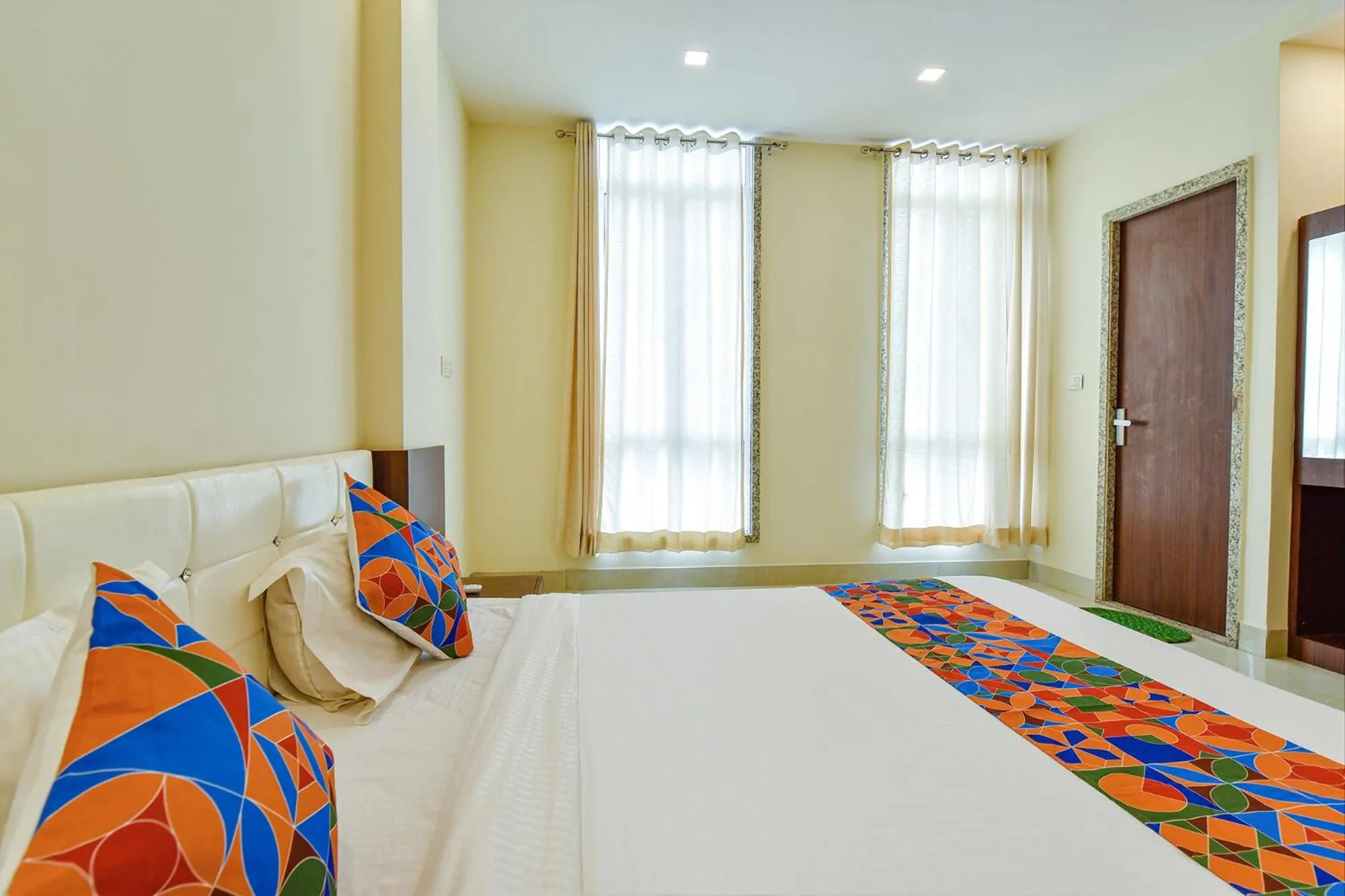 Bed in FabHotel Diamond I