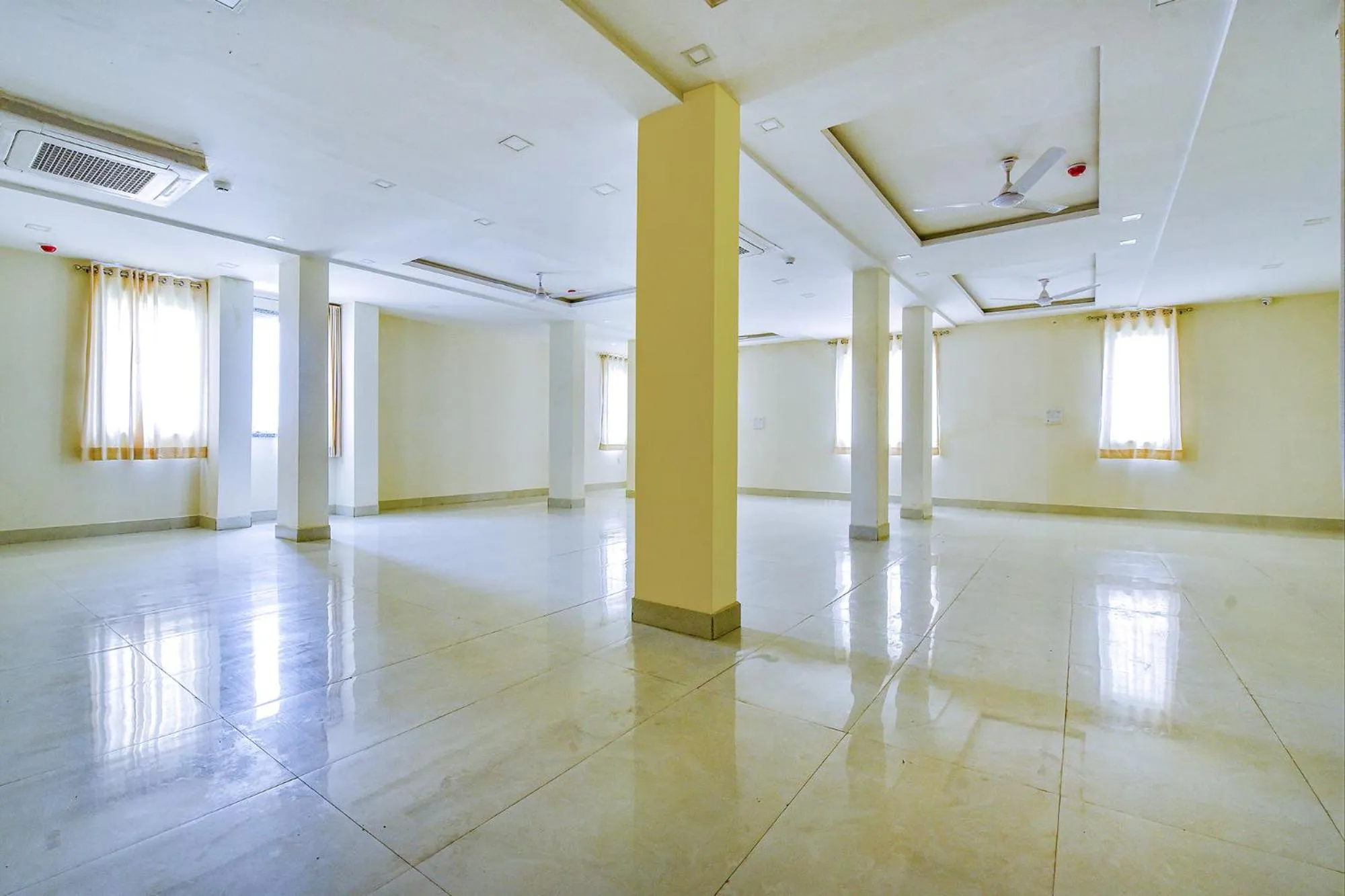 Lobby or reception in FabHotel Diamond I