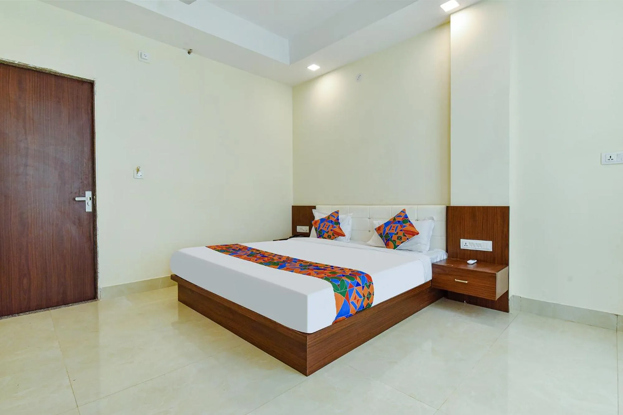 Bed in FabHotel Diamond I