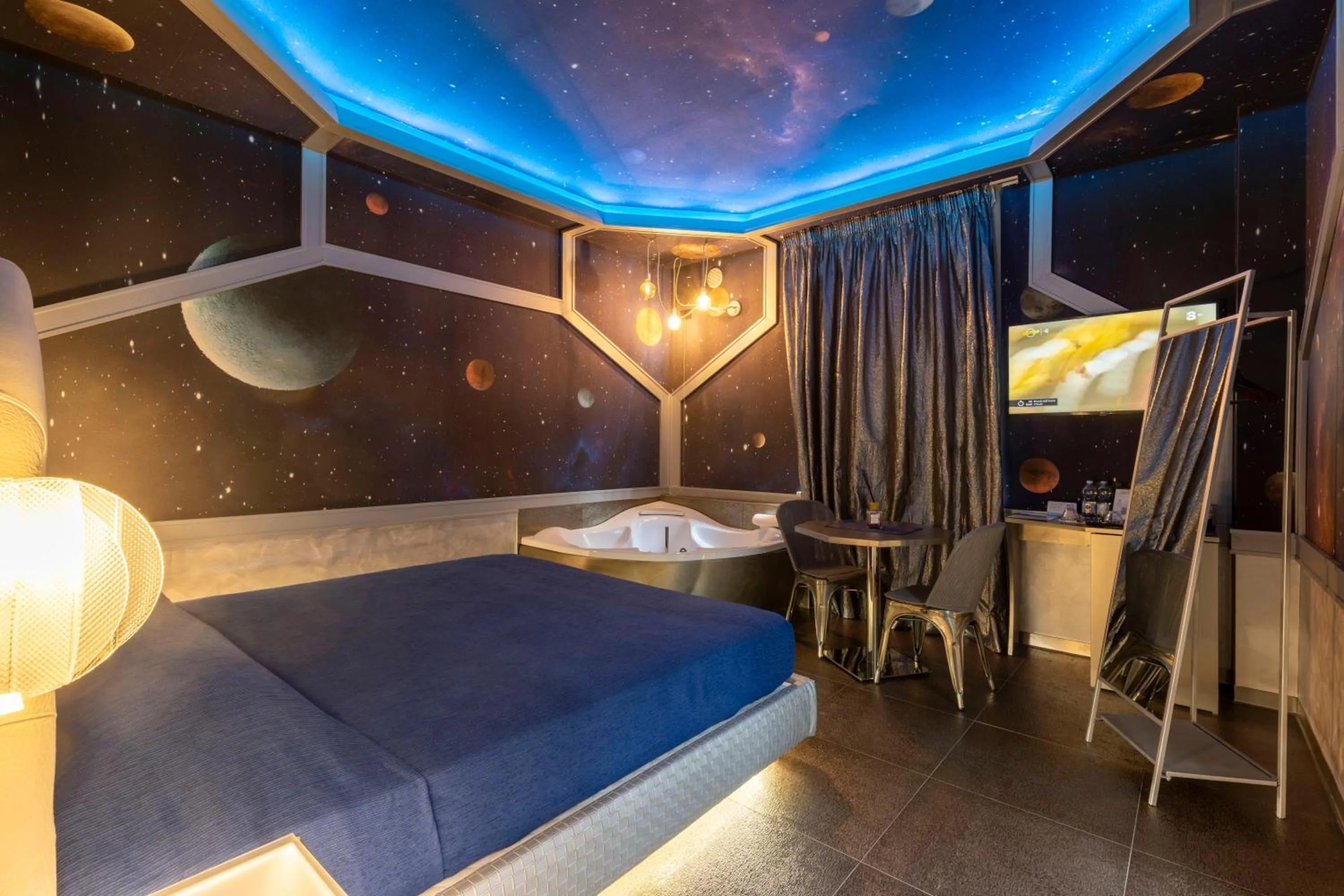 Bedroom, Bed in Suite Dreams Montecatini