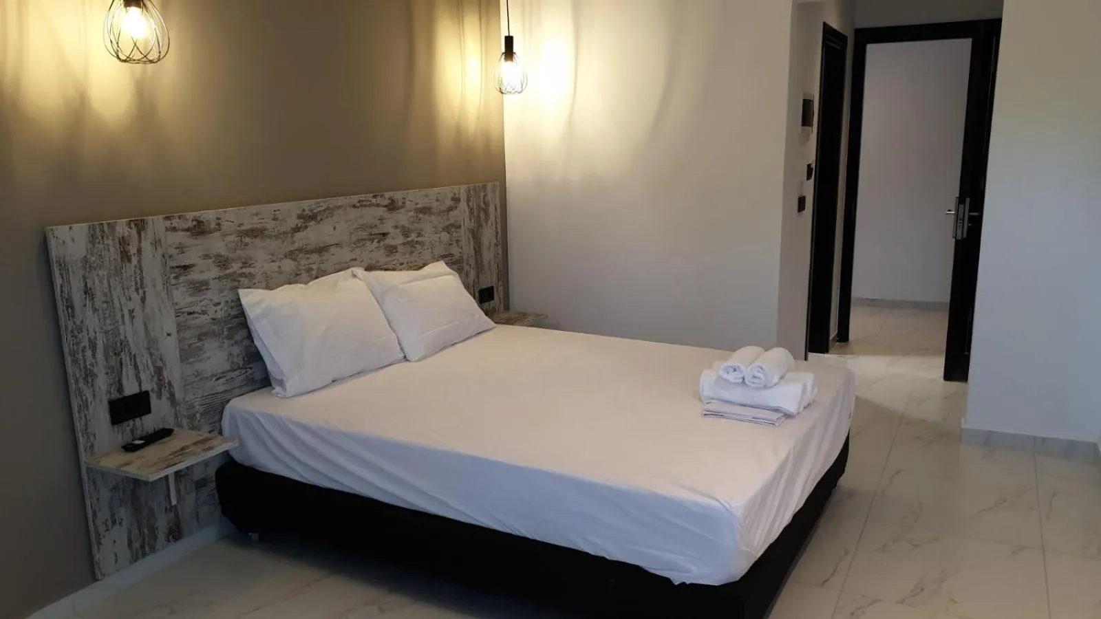 Bedroom, Bed in Evita Blue