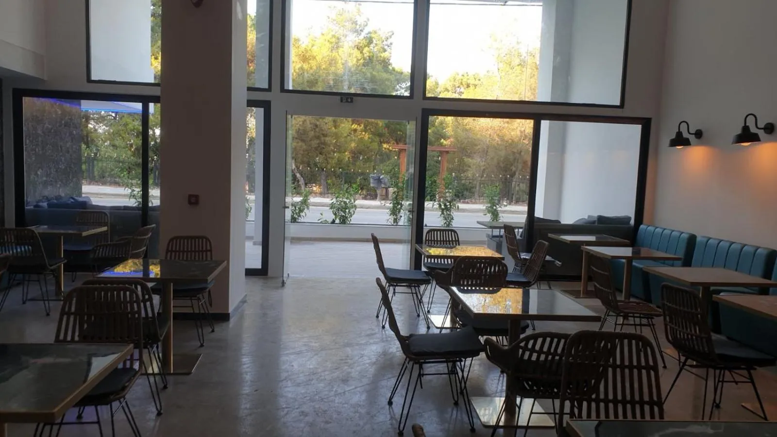 Restaurant/places to eat in Evita Blue