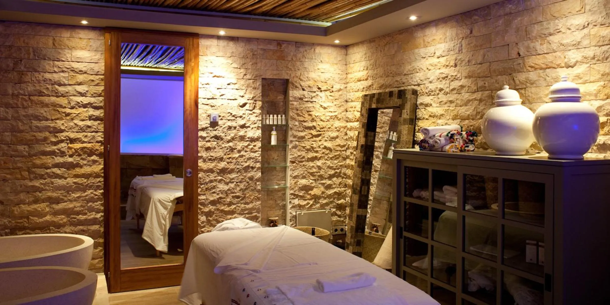 Spa and wellness centre/facilities, Bed in The Giri Residence