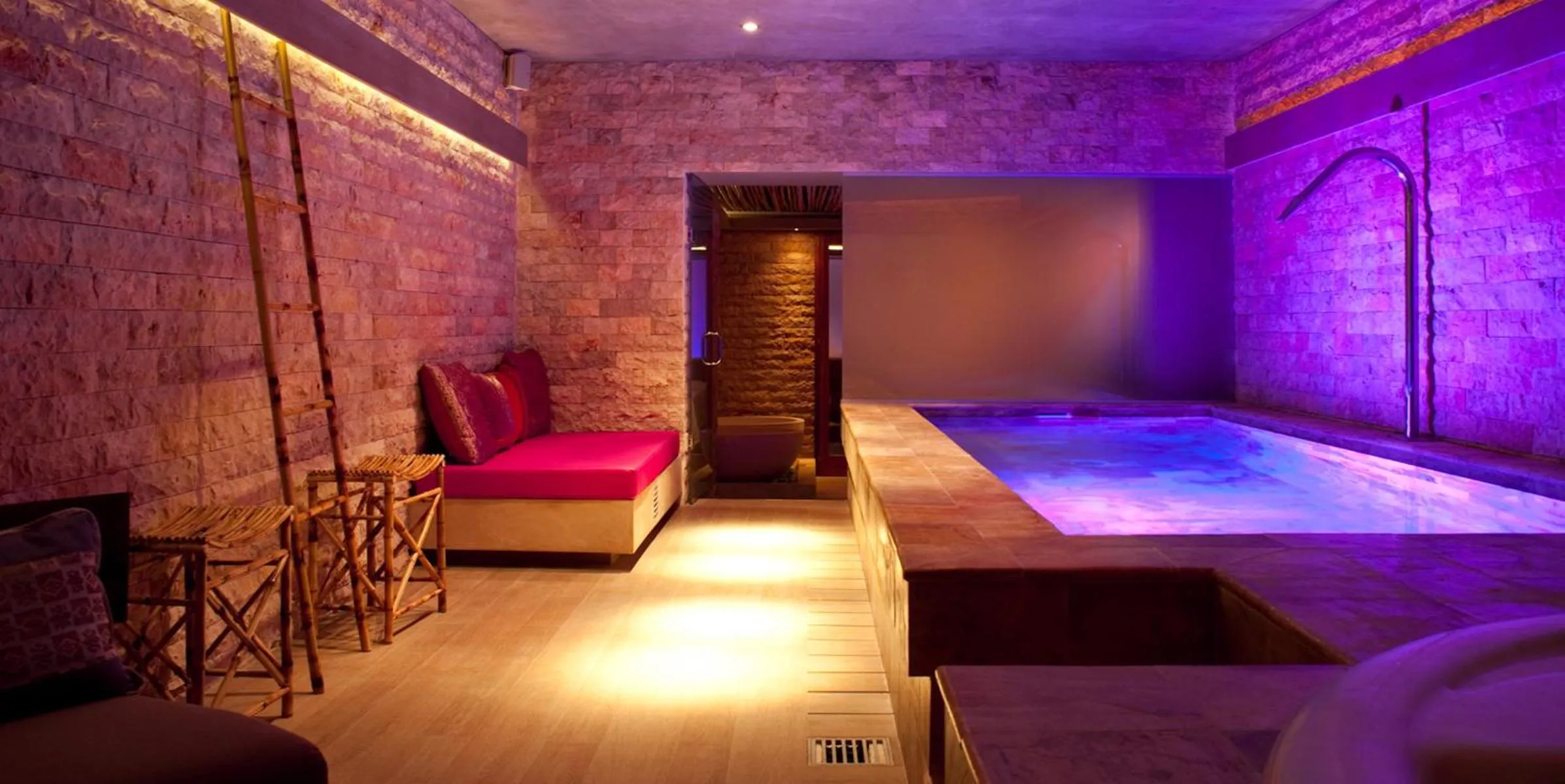 Hot Tub in The Giri Residence