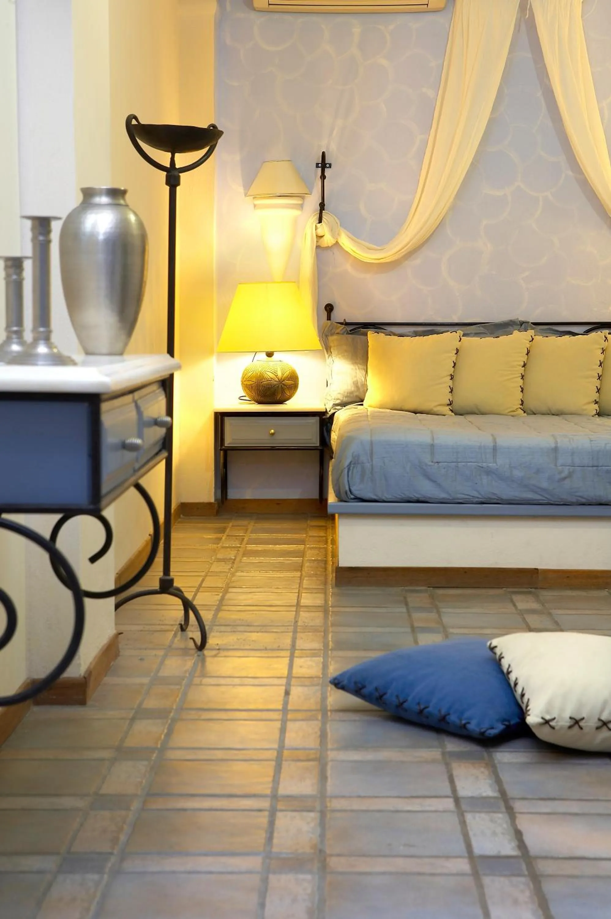 Photo of the whole room, Bed in Atlantis Beach Villa