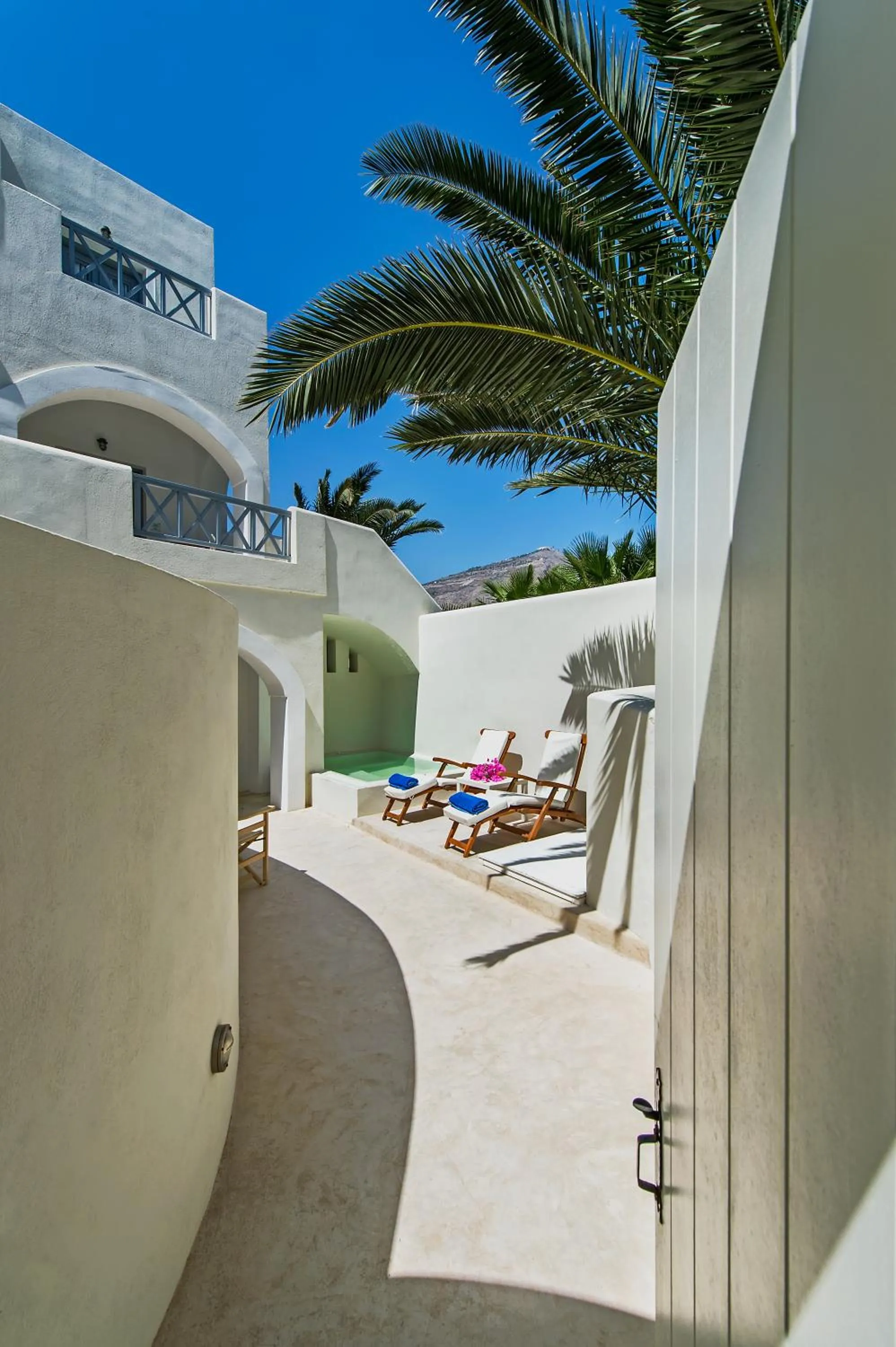 Property building in Atlantis Beach Villa