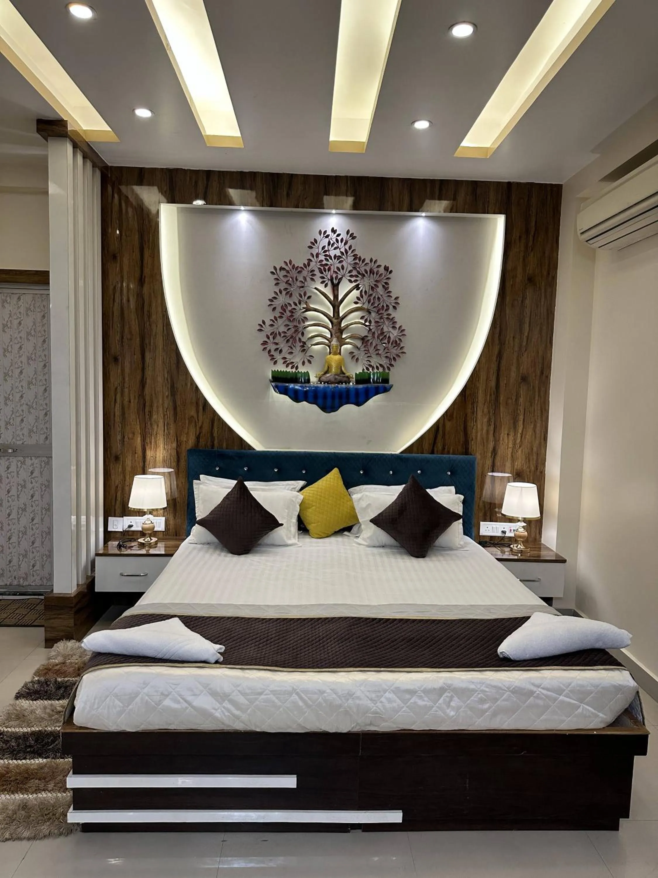 Bed in Hotel Buddha International