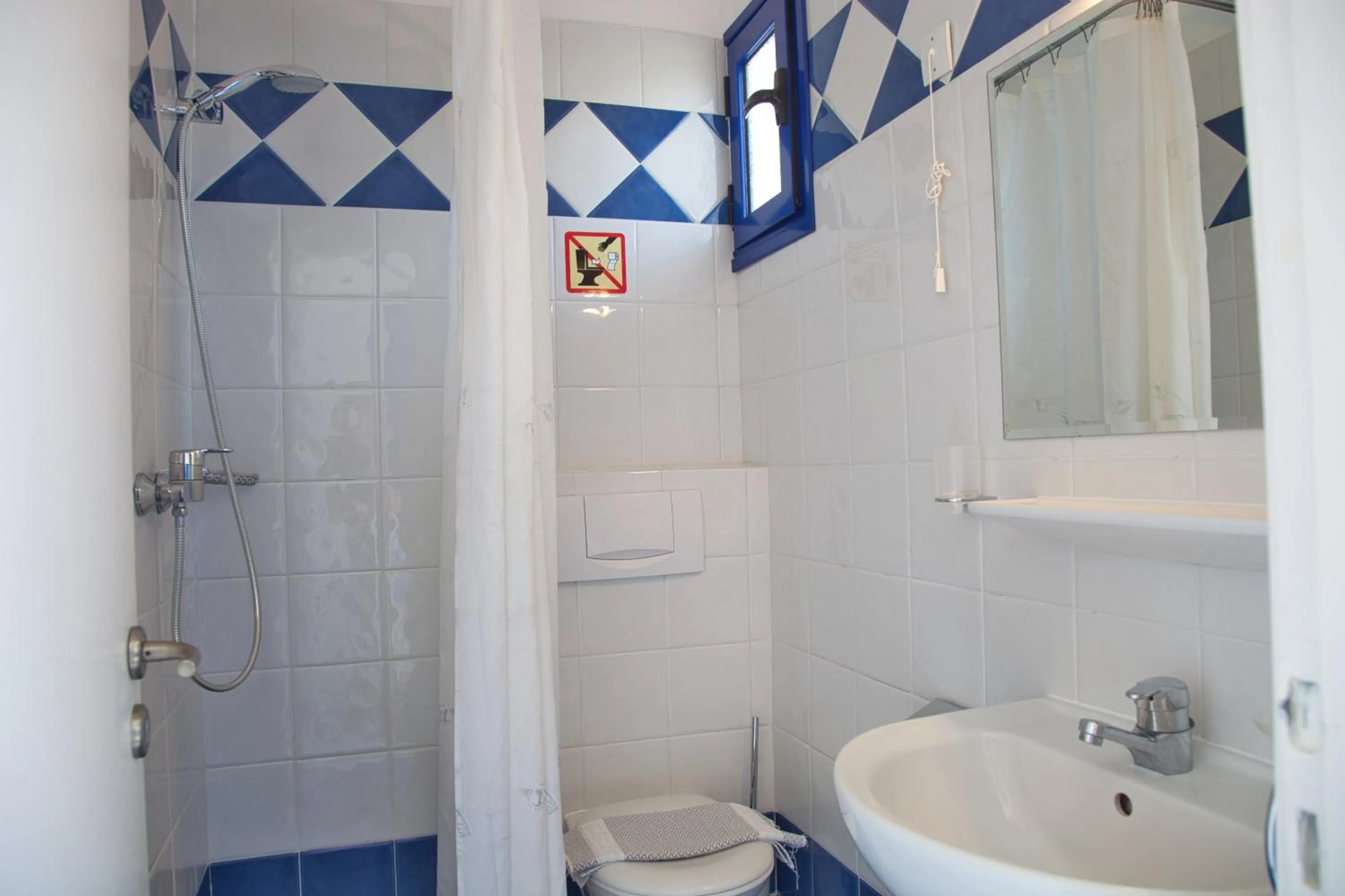 Bathroom in Hotel Andreas - Agistri (Skala)