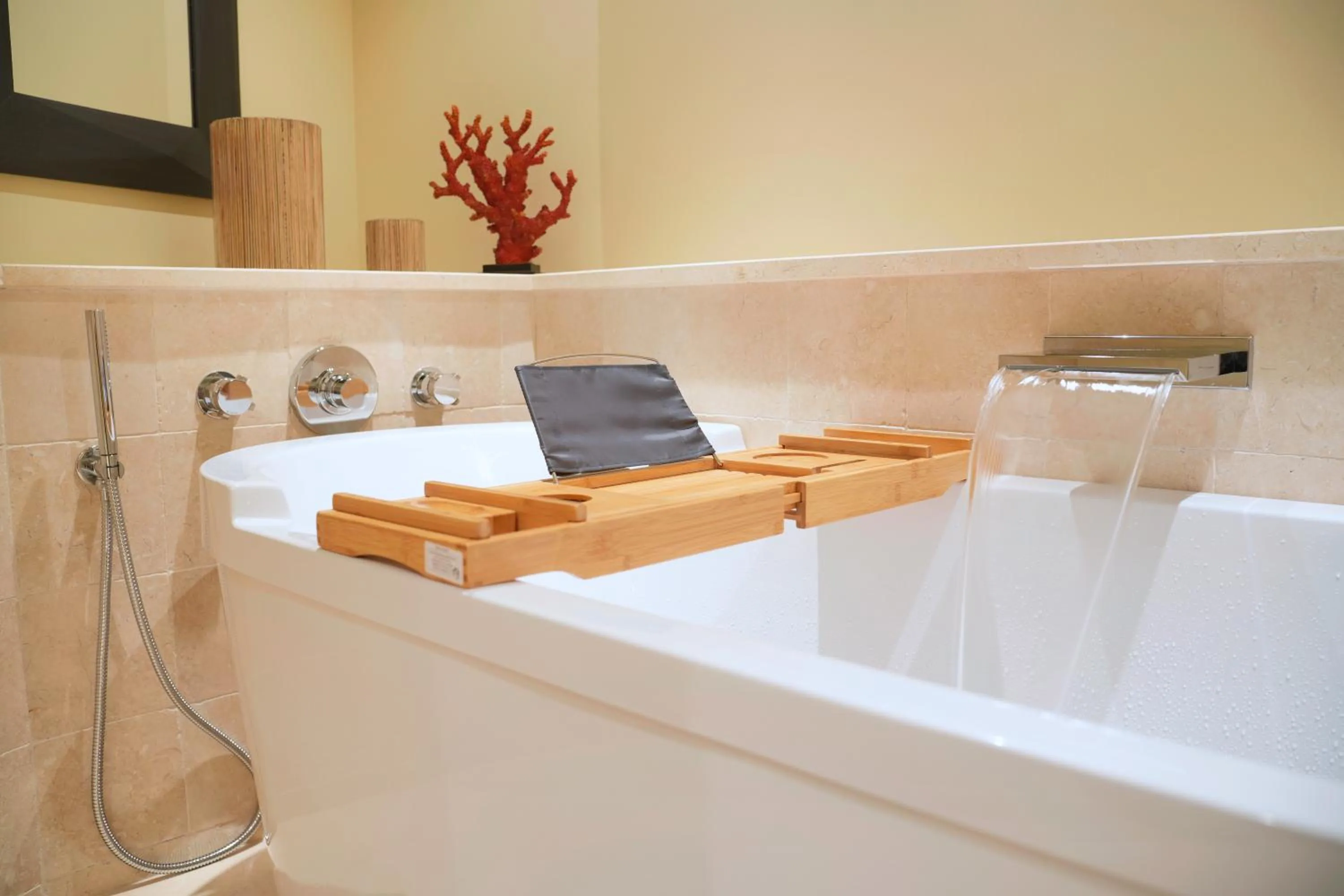 Bathroom in Les Regalia Hôtel & Spa