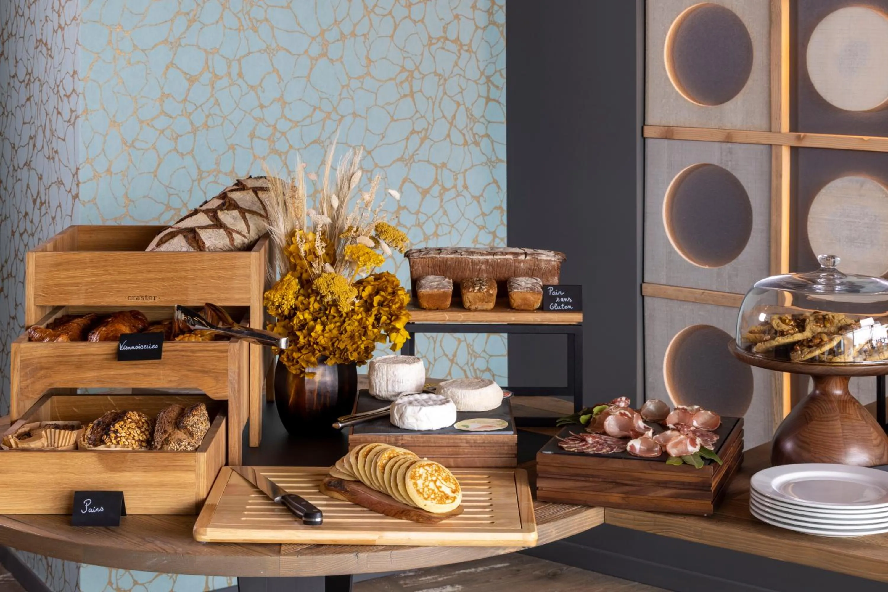 Buffet breakfast in Les Regalia Hôtel & Spa