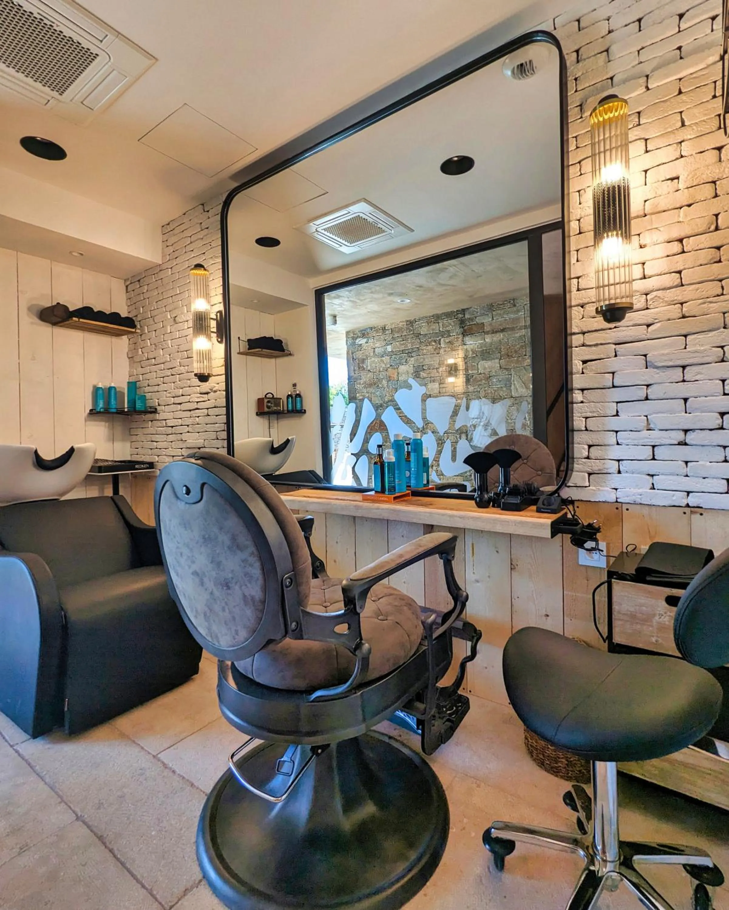 hair dryier in Les Regalia Hôtel & Spa