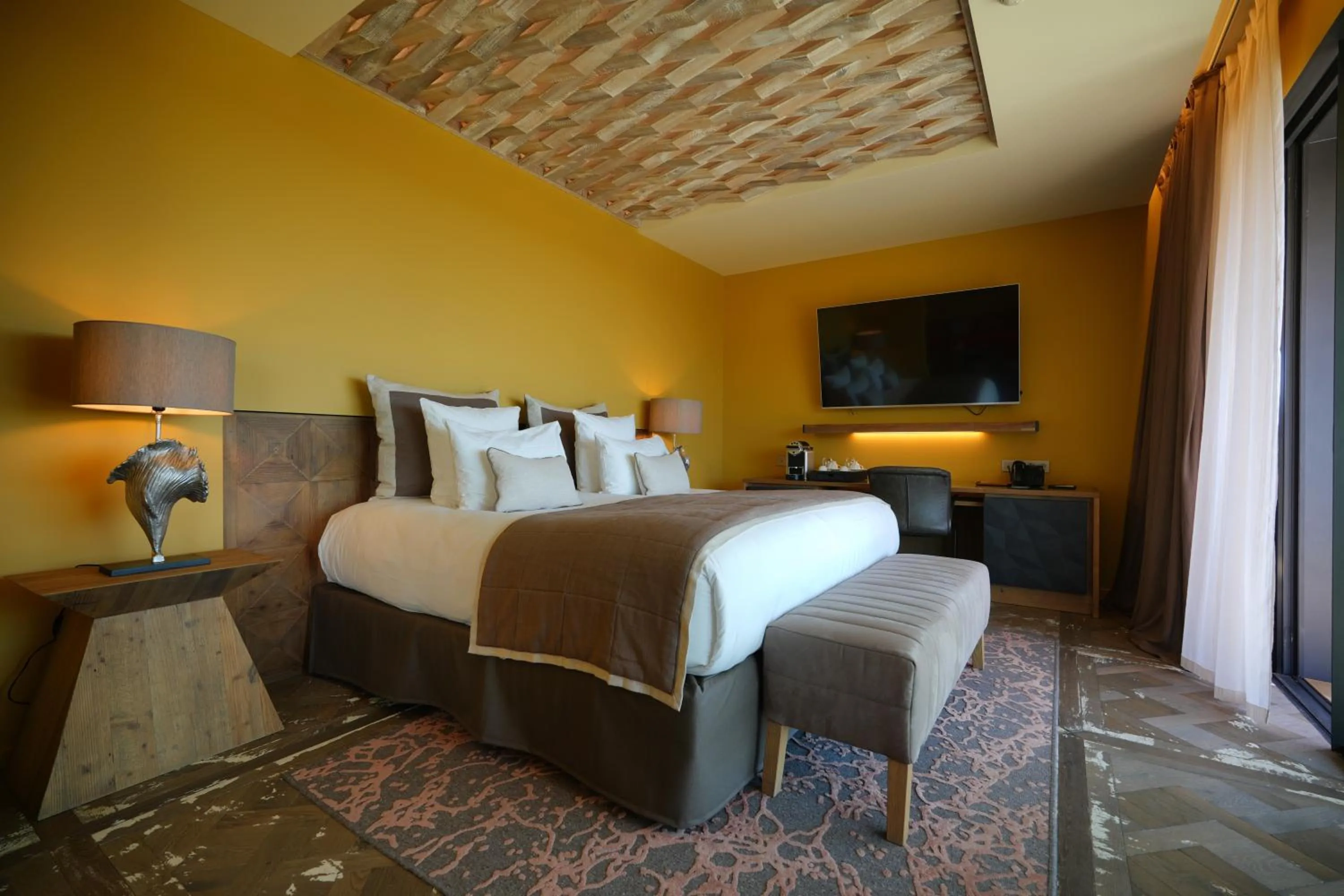 Bedroom, Bed in Les Regalia Hôtel & Spa