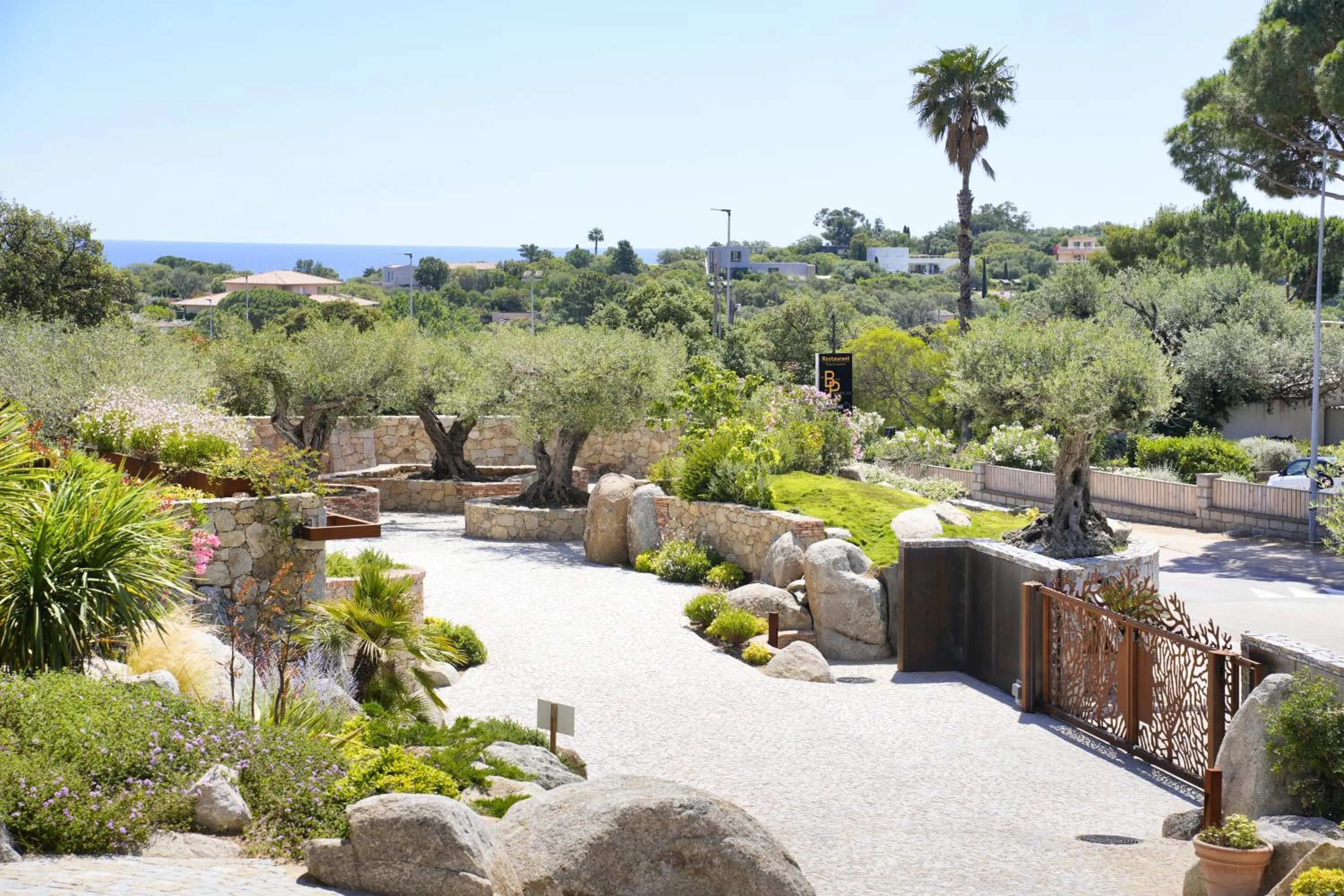 Diving in Les Regalia Hôtel & Spa