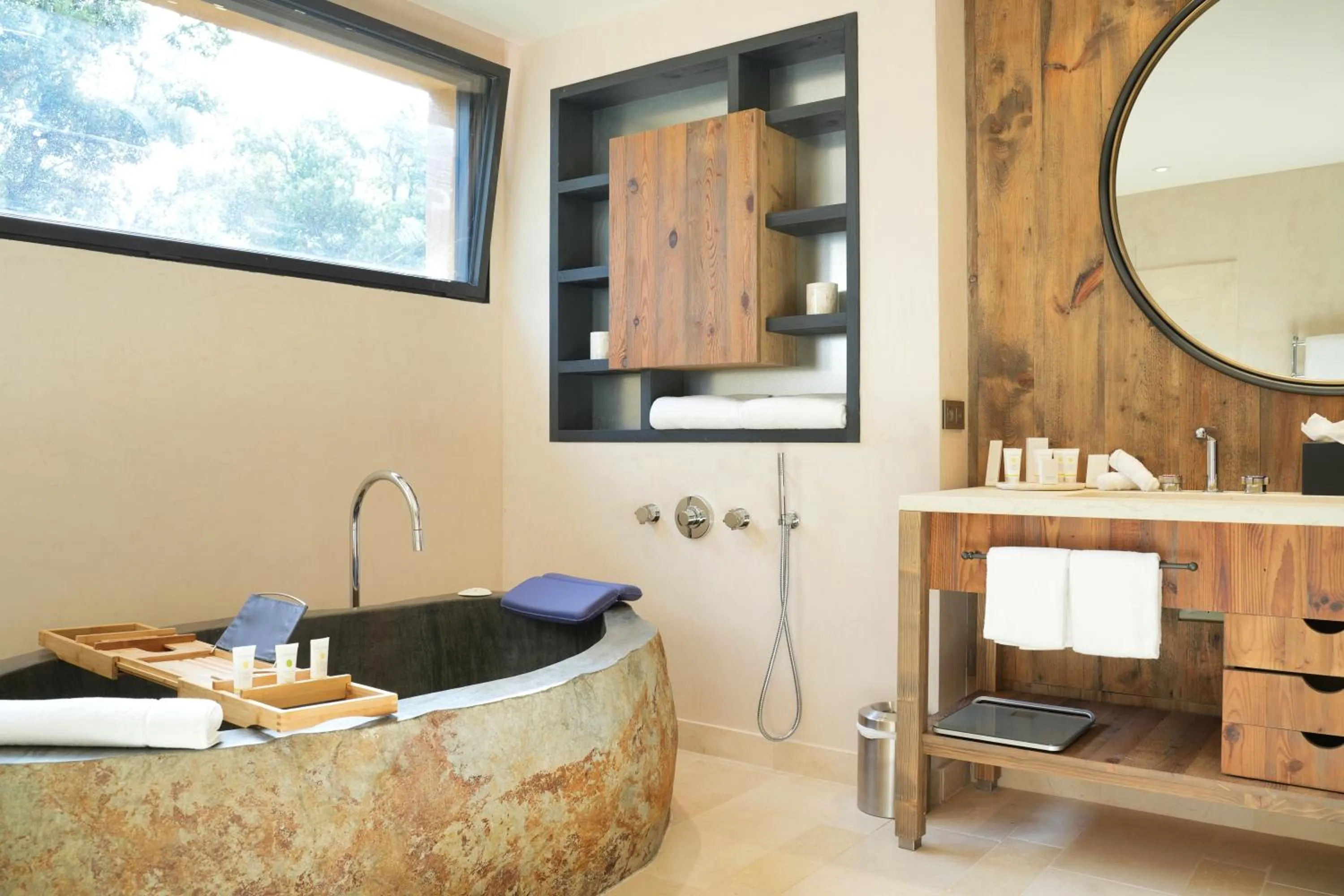 Bathroom in Les Regalia Hôtel & Spa