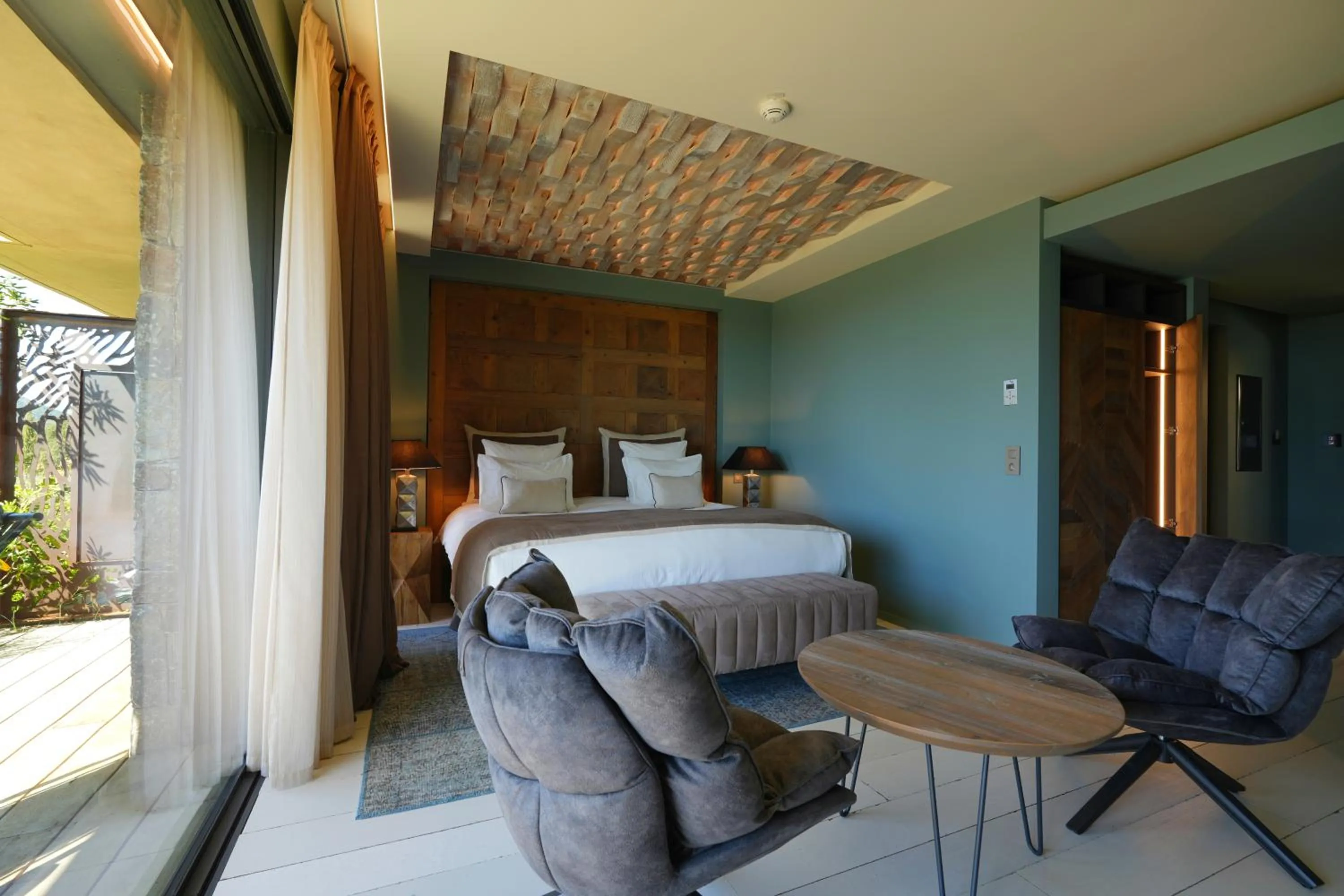 Bedroom, Bed in Les Regalia Hôtel & Spa