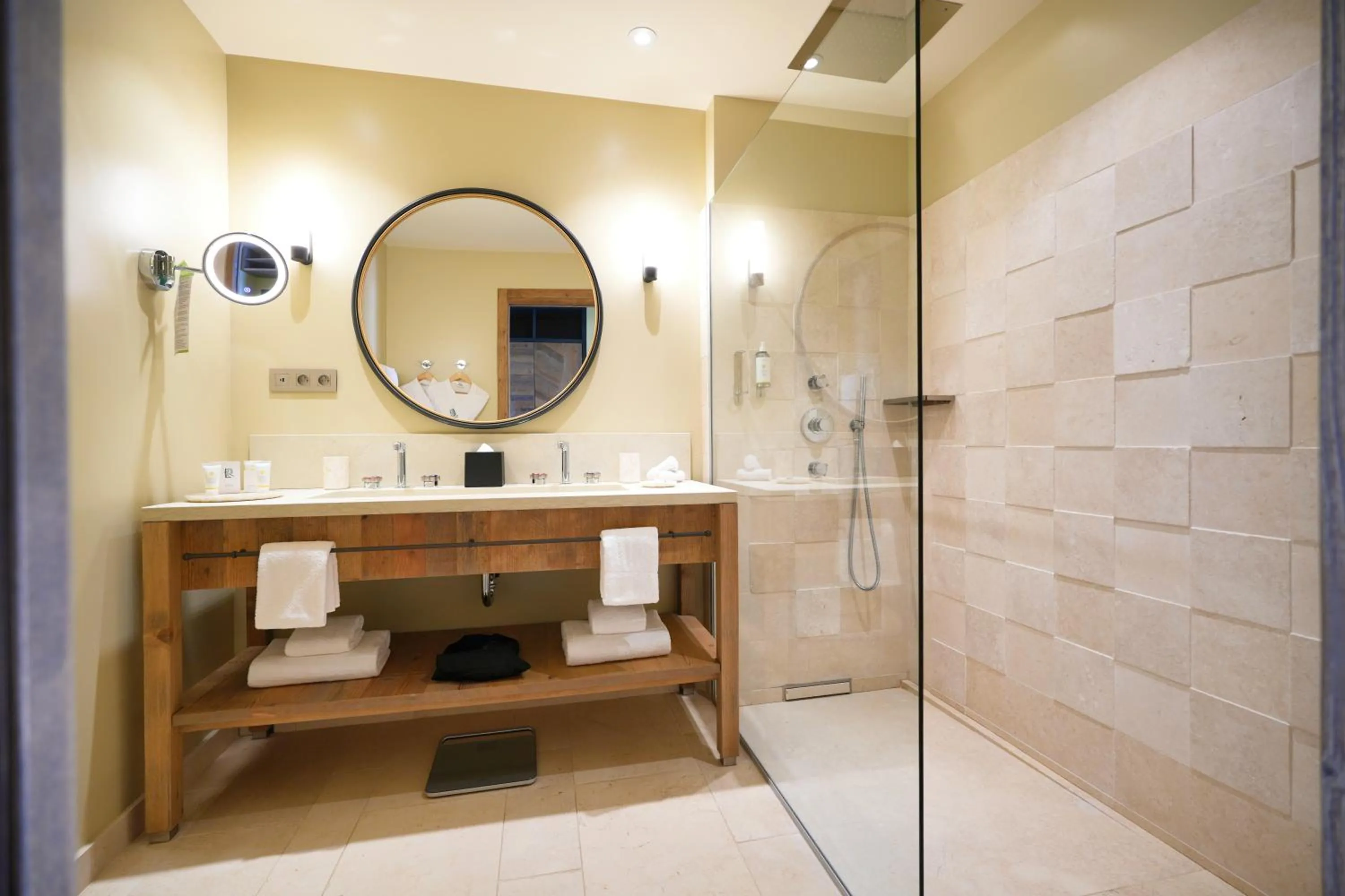 Shower in Les Regalia Hôtel & Spa