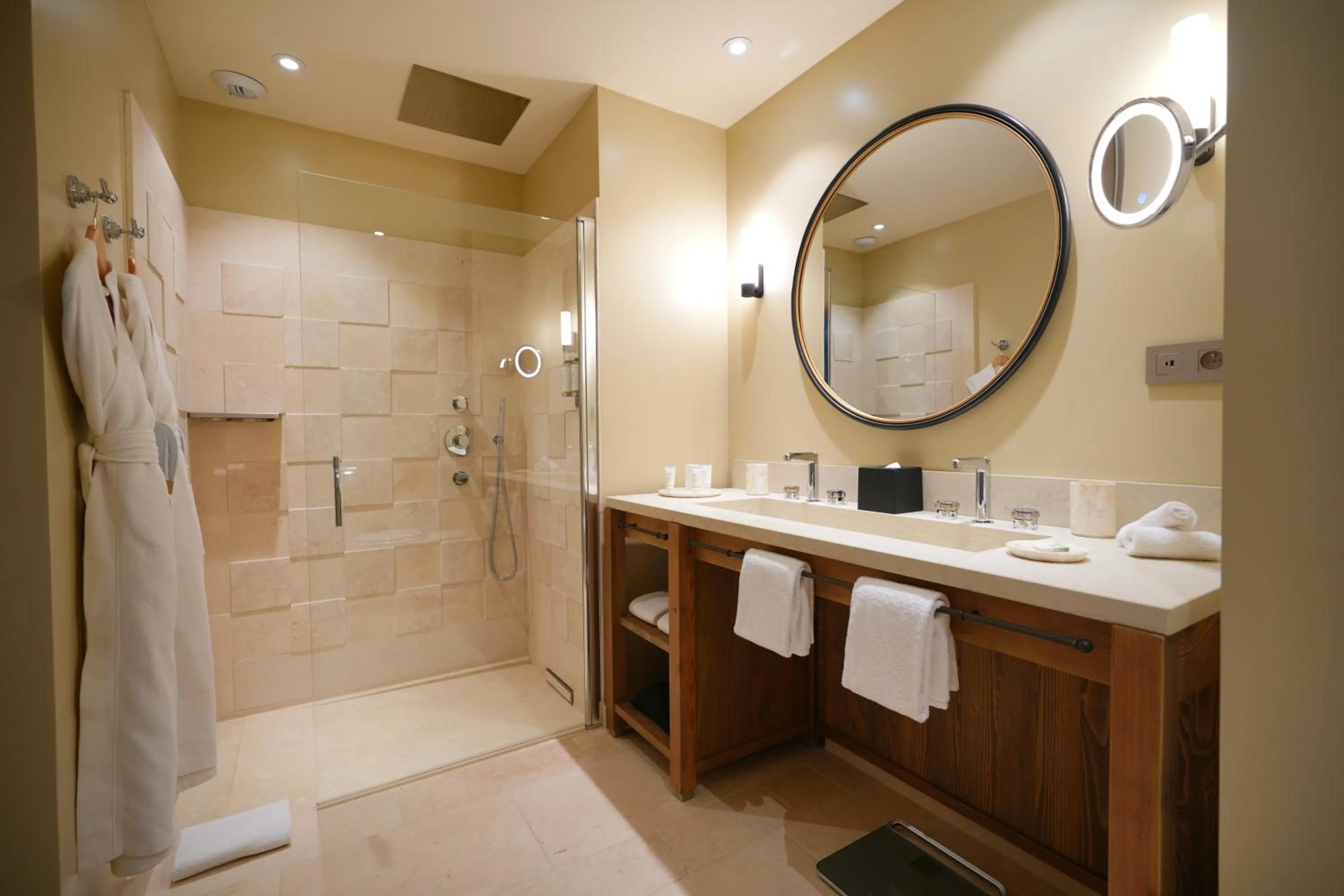 Bathroom in Les Regalia Hôtel & Spa