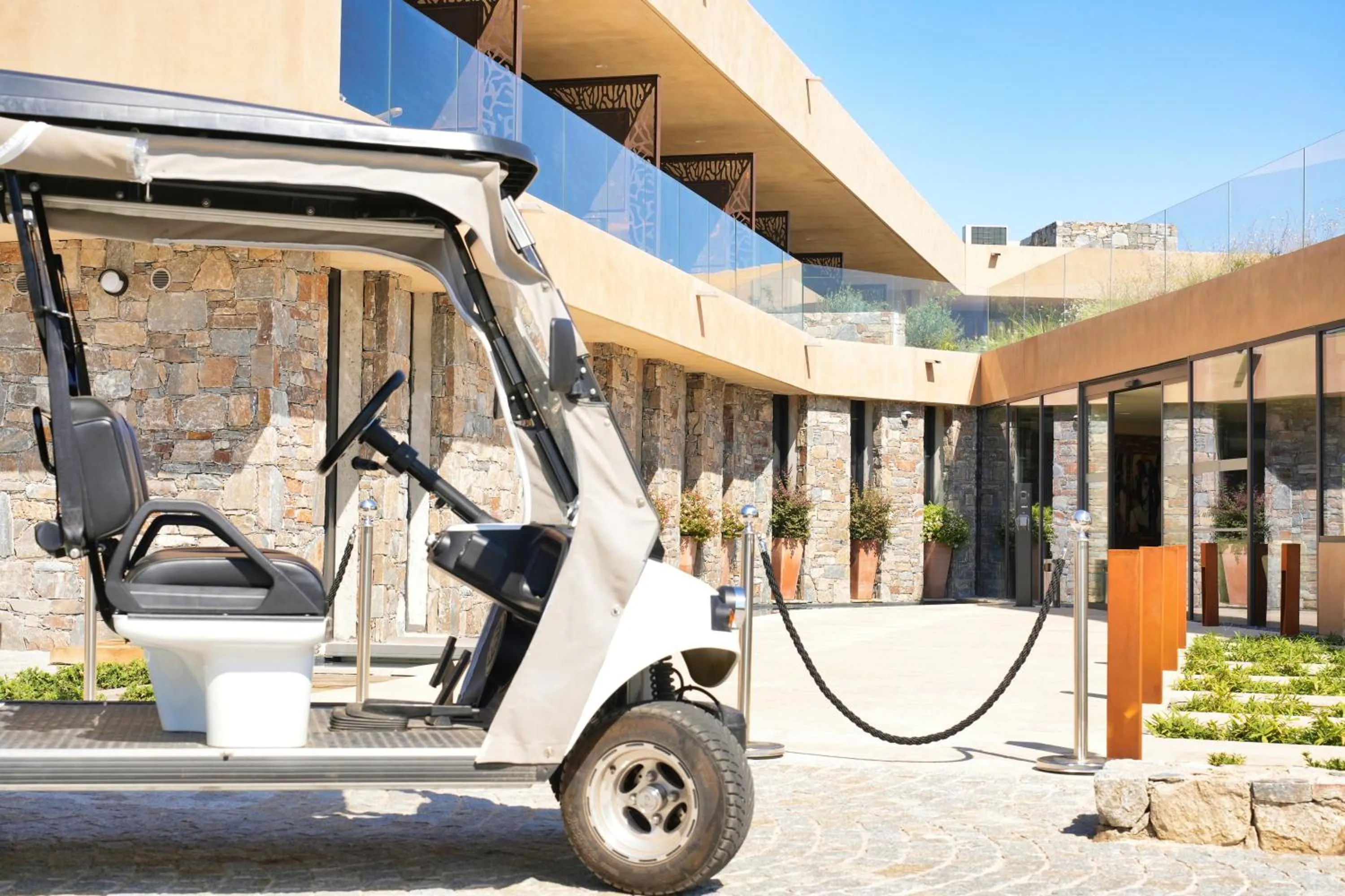 Diving in Les Regalia Hôtel & Spa