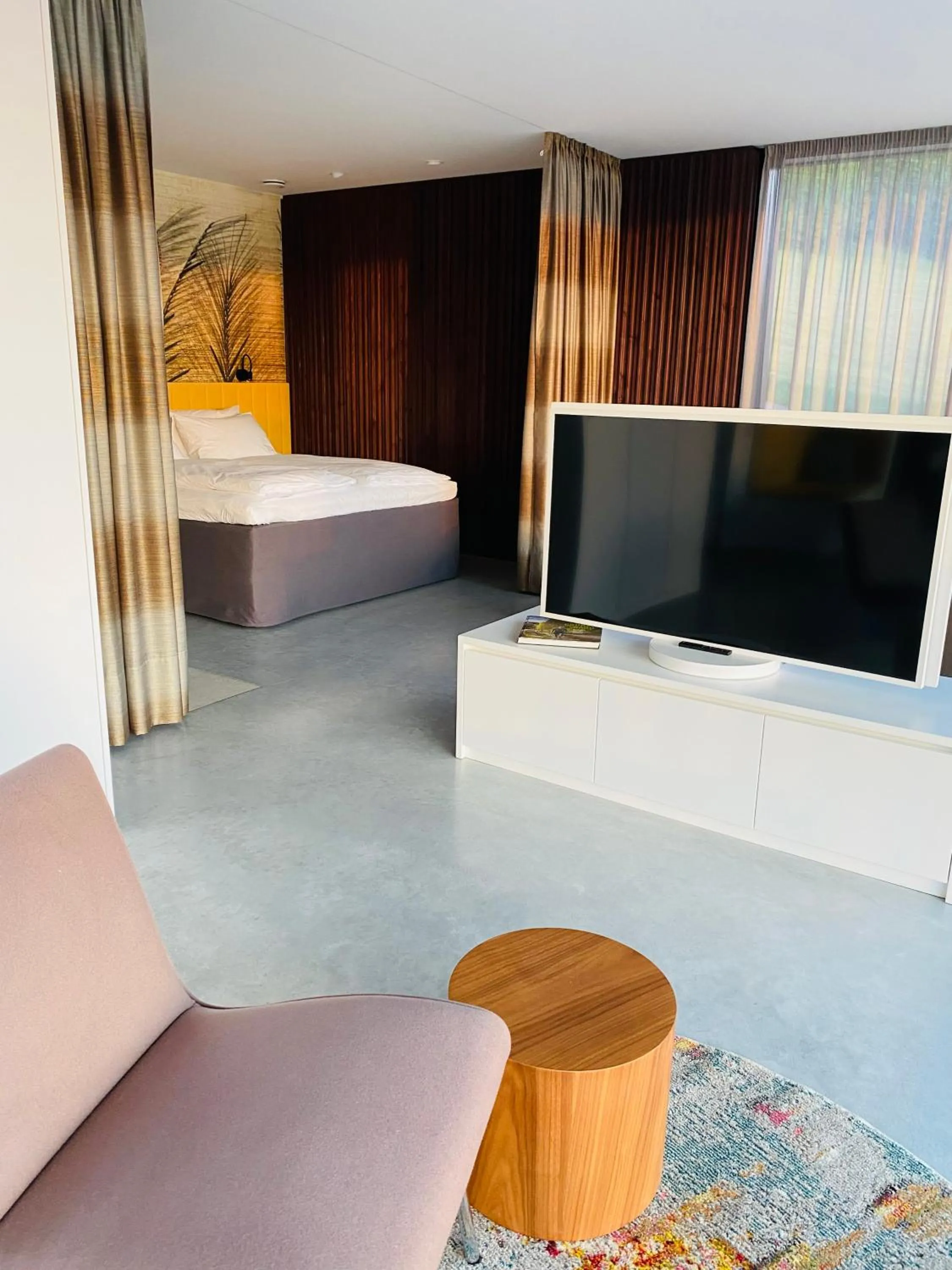 Bed in ORANGE LOUNGE Attersee