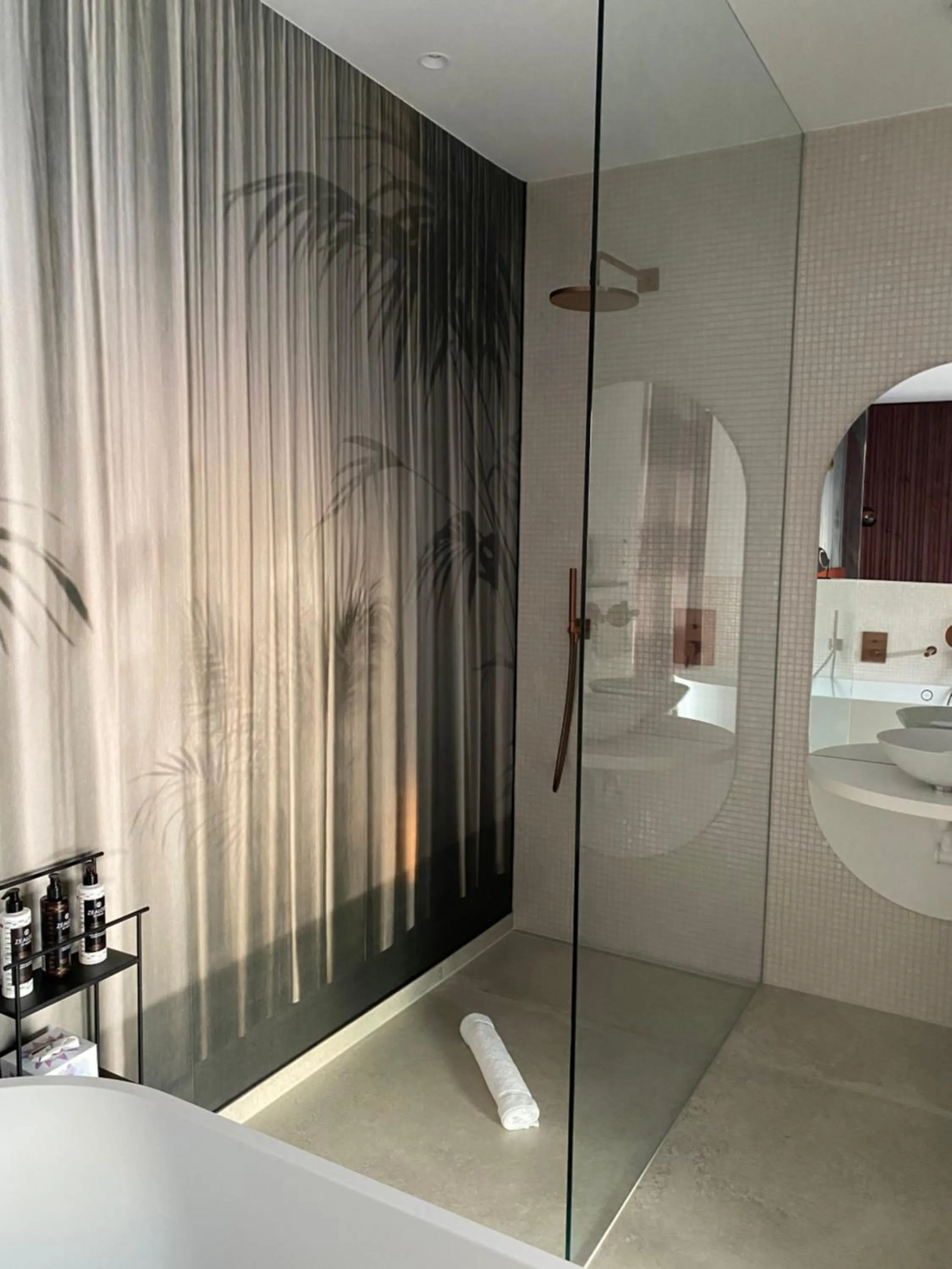 Shower in ORANGE LOUNGE Attersee