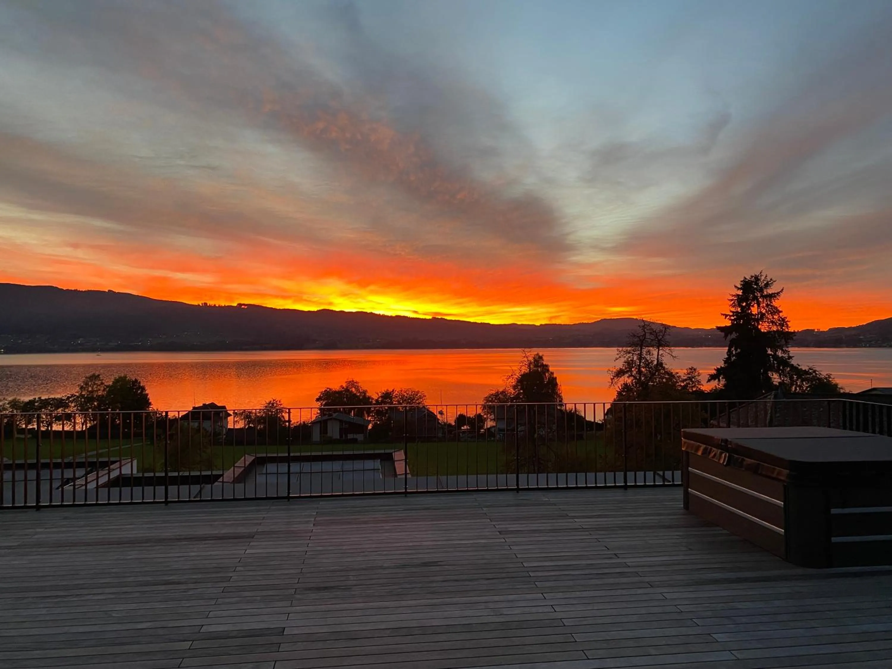 Hot Tub in ORANGE LOUNGE Attersee