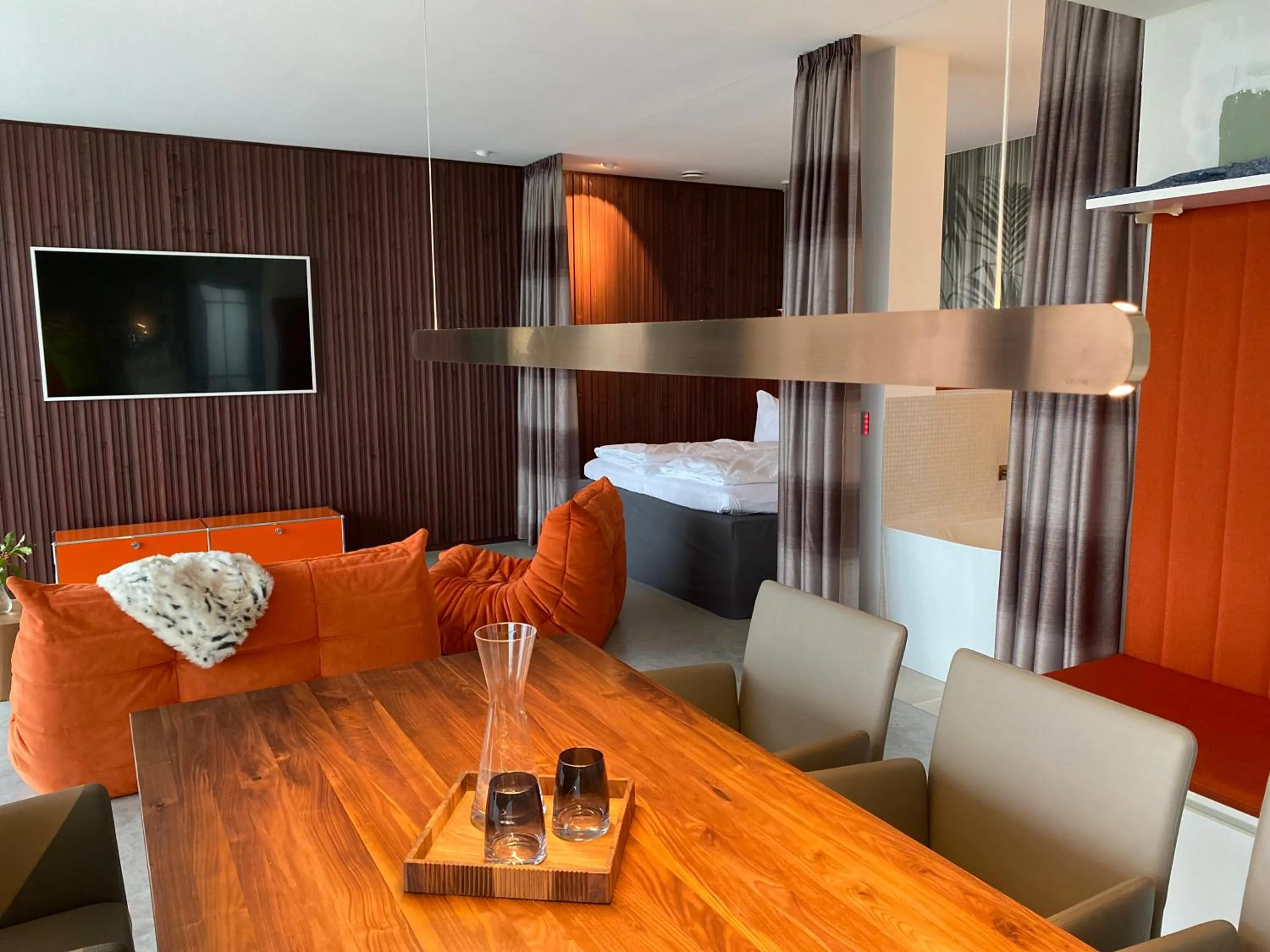 TV and multimedia in ORANGE LOUNGE Attersee