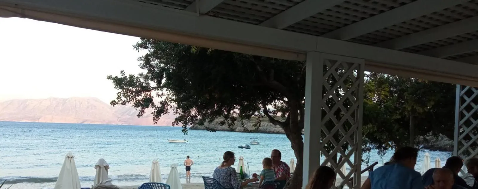 Restaurant/places to eat in Faedra Beach