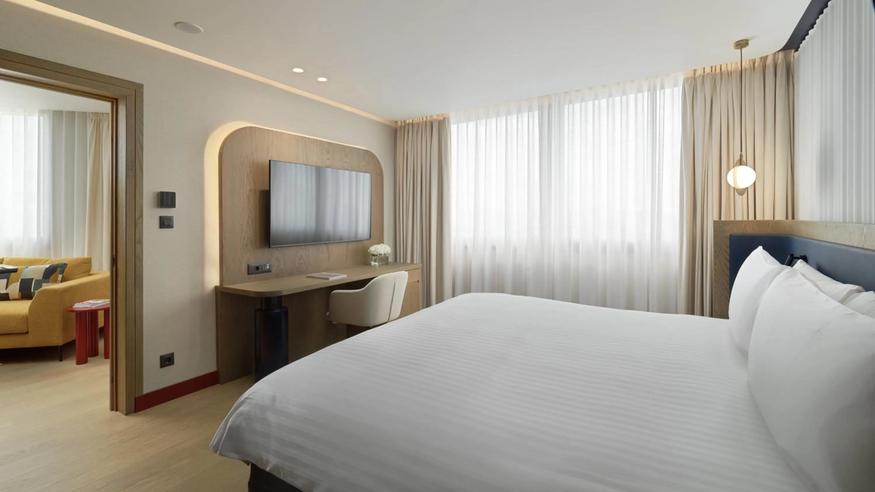 Photo of the whole room, Bed in Athenaeum Intercontinental by IHG