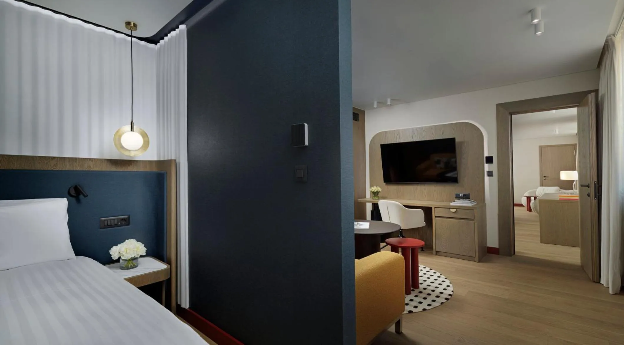 Photo of the whole room, Bed in Athenaeum Intercontinental by IHG