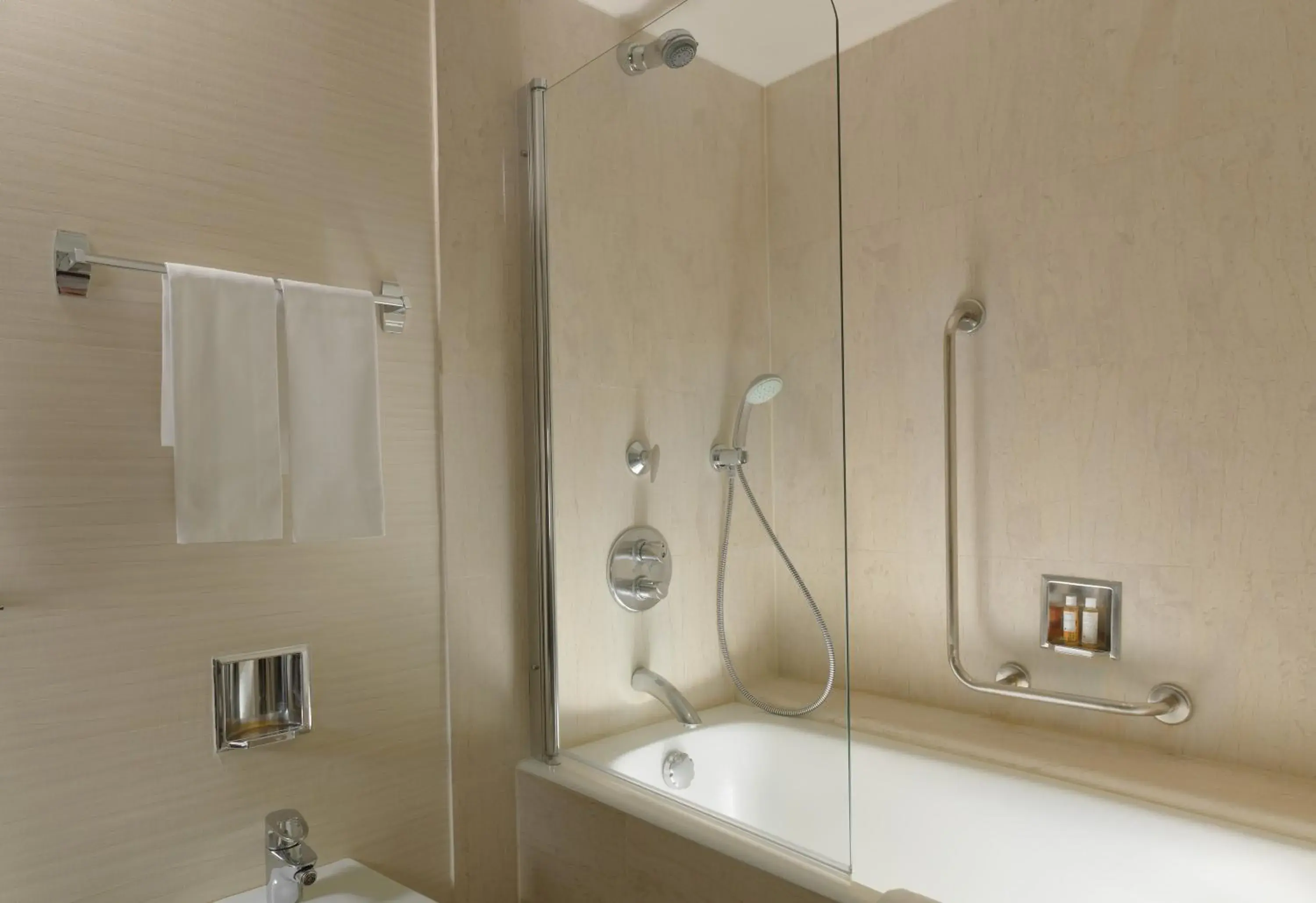 Classic King Room in Athenaeum Intercontinental by IHG Classic King Room in Athenaeum Intercontinental by IHG