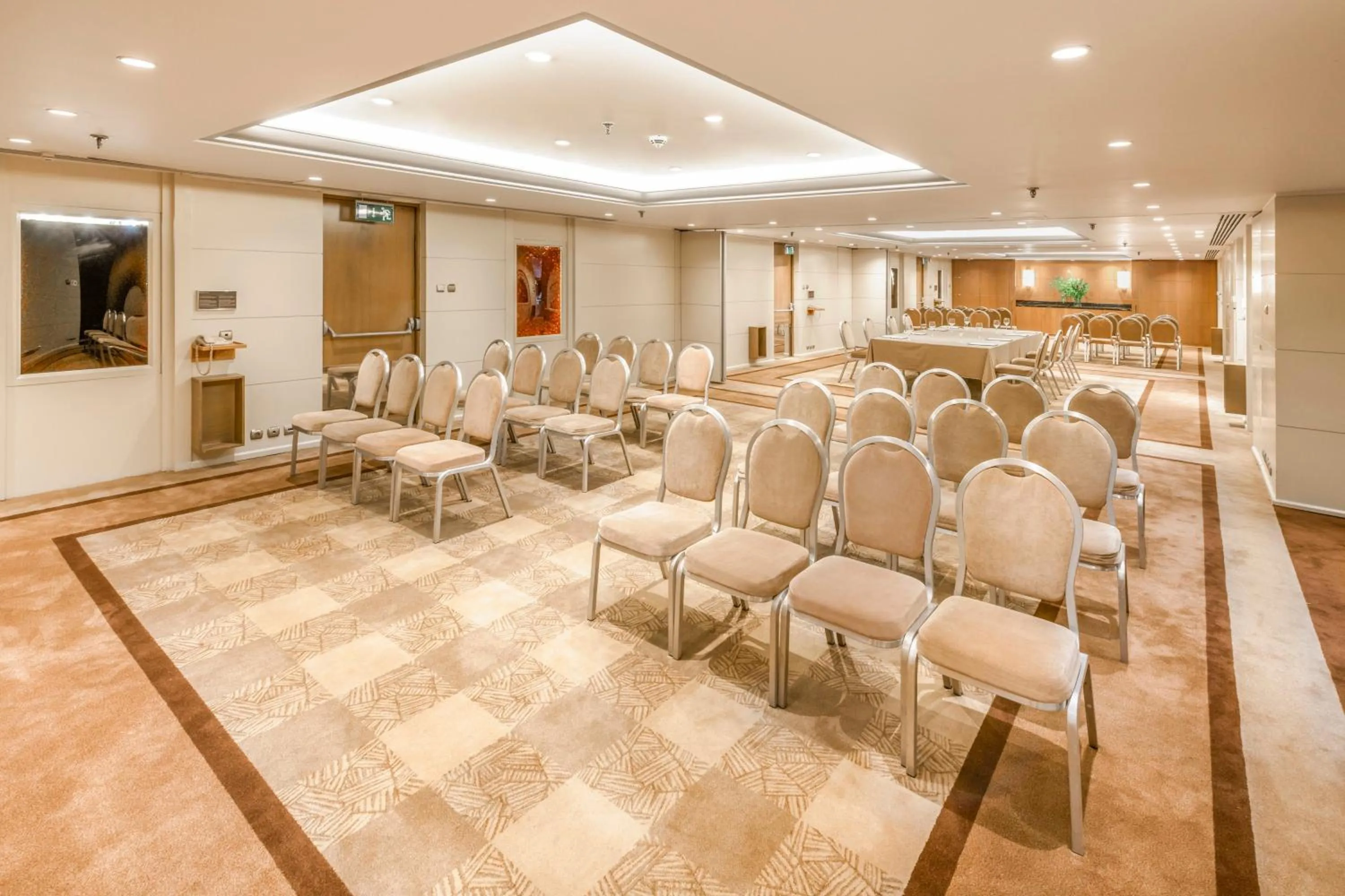 Meeting/conference room in Athenaeum Intercontinental by IHG