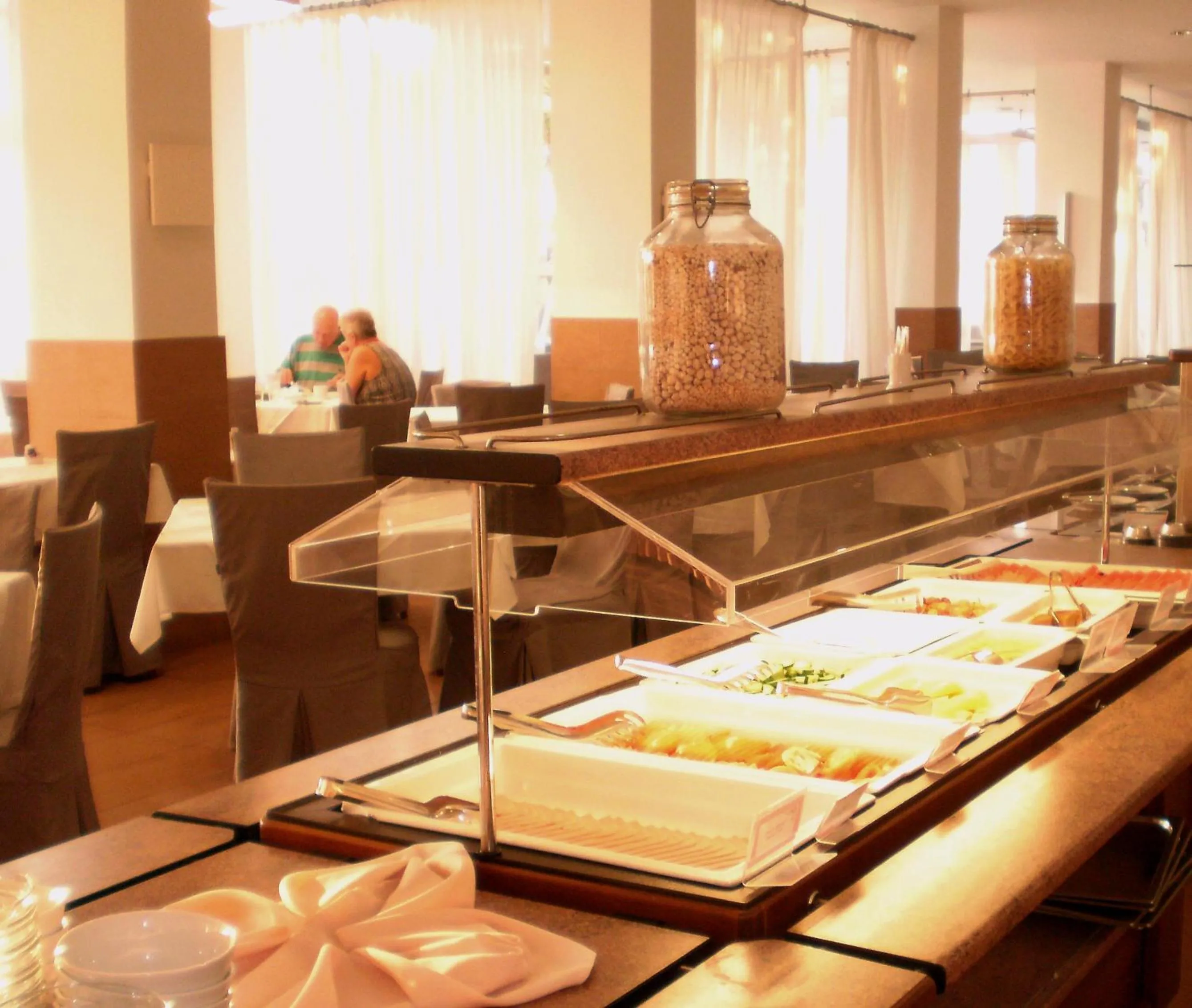 Restaurant/places to eat in Erytha Hotel & Resort Chios