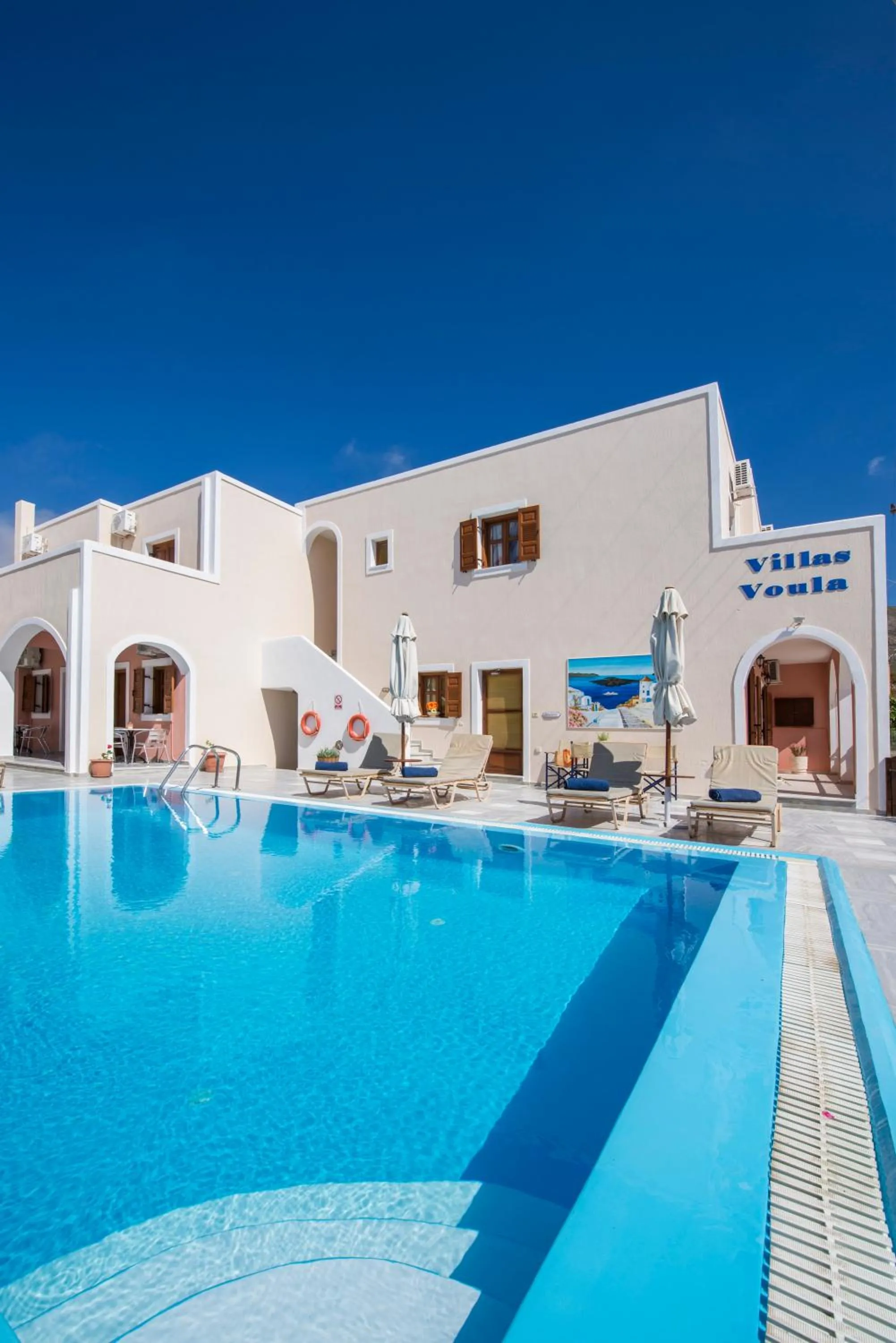 Facade/entrance in Villa Voula