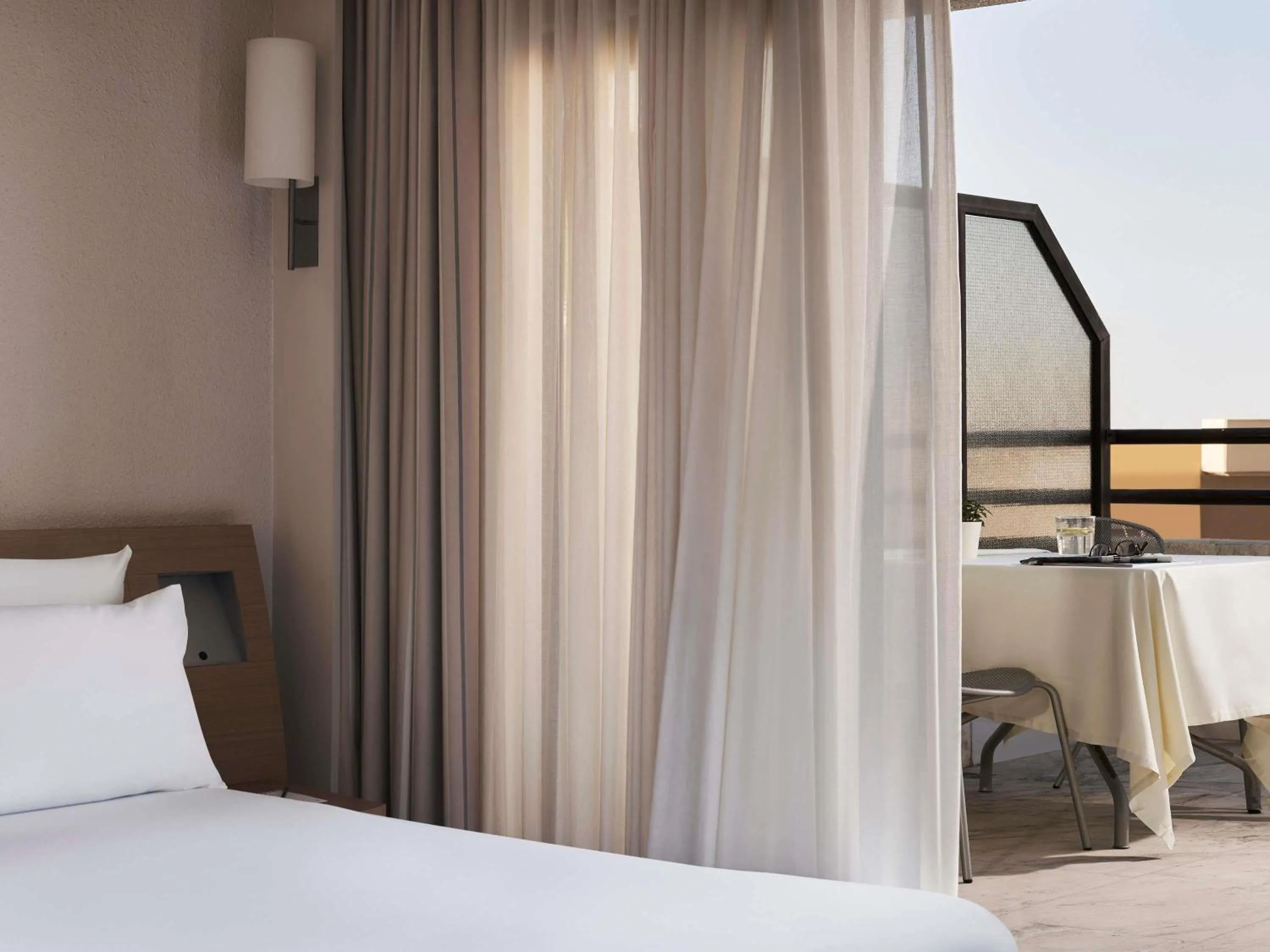 Bedroom, Bed in Novotel Athens