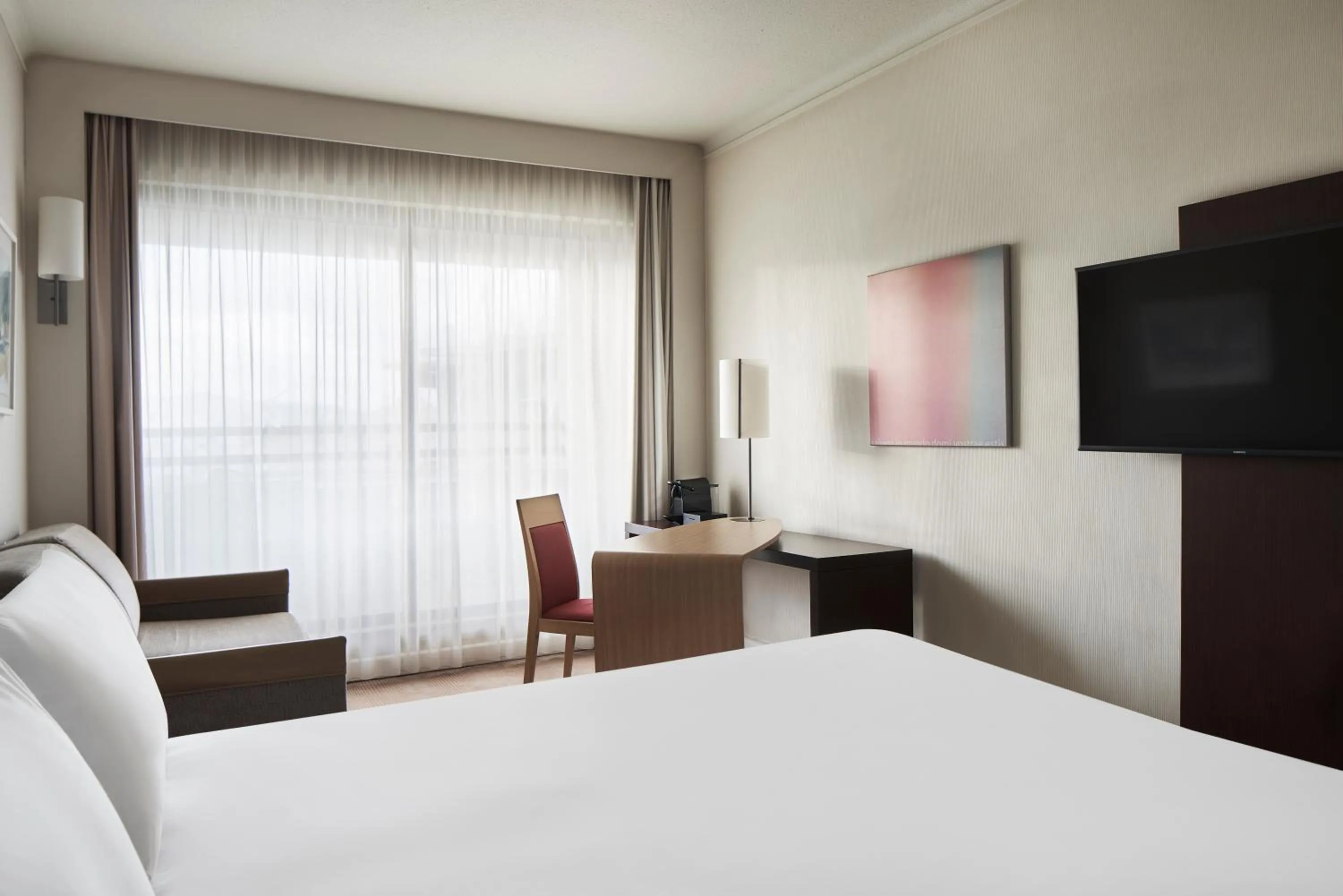 Balcony/Terrace, Bed in Novotel Athens