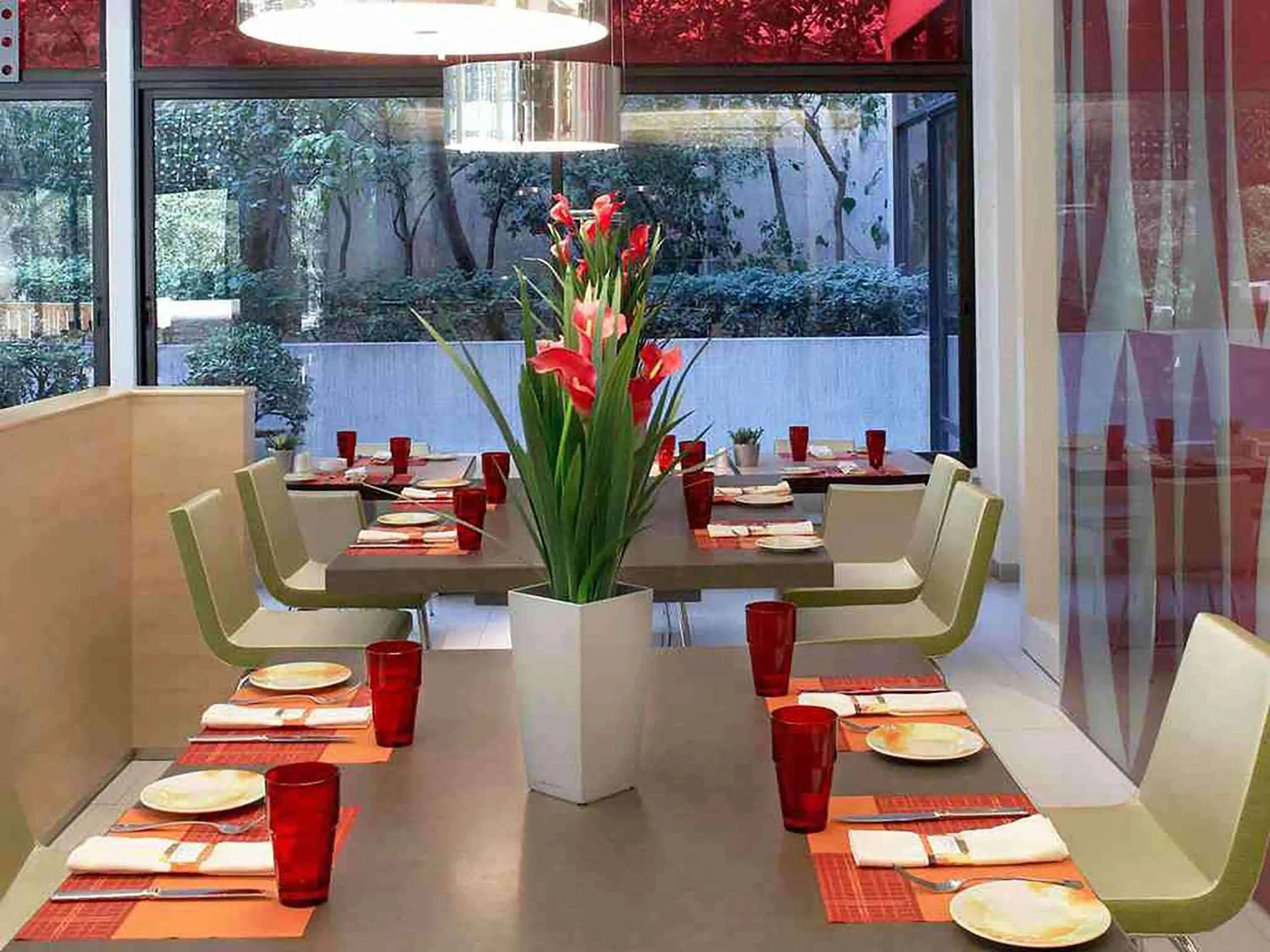 Restaurant/places to eat in Novotel Athens