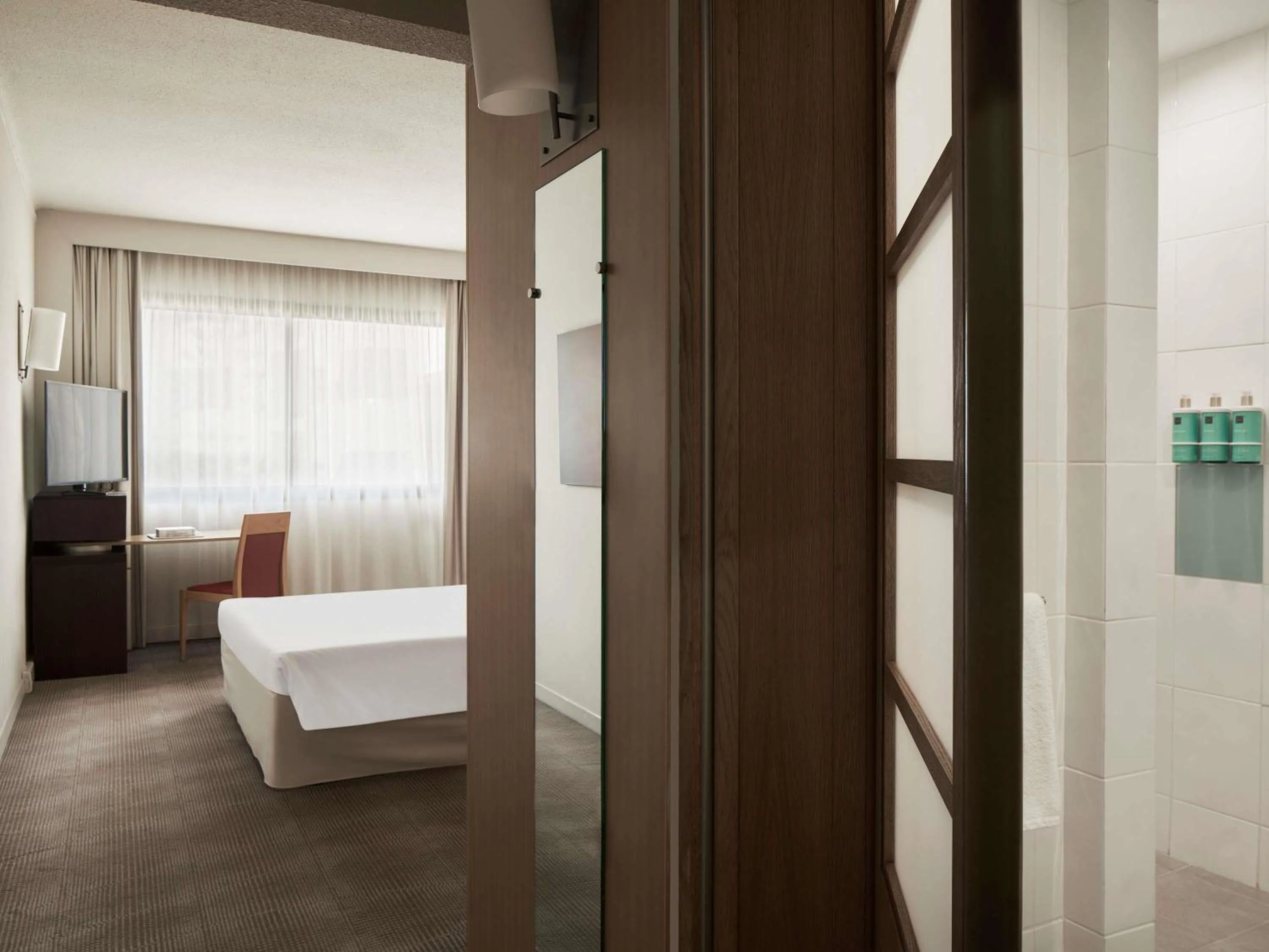 Bedroom, Bed in Novotel Athens