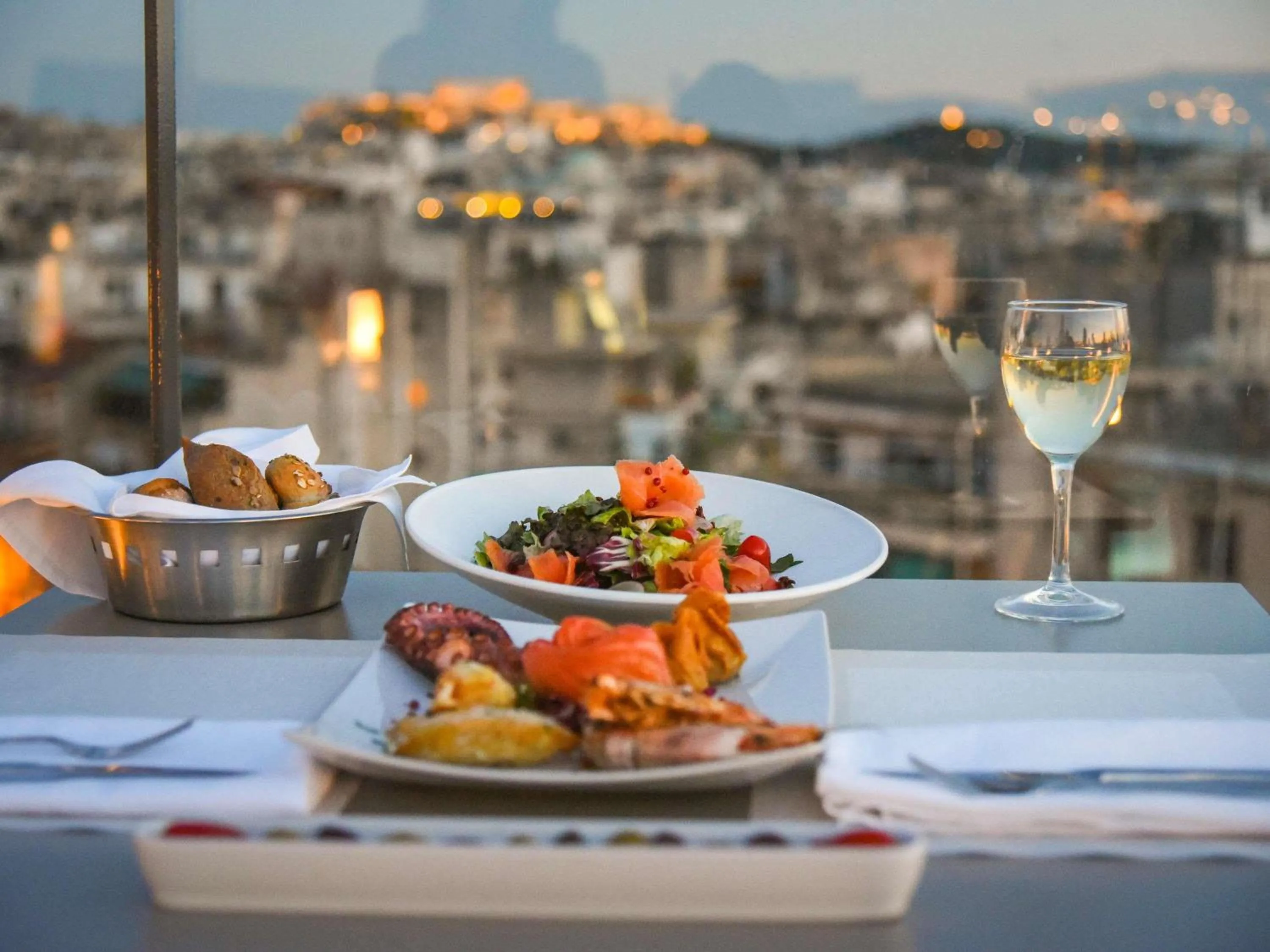 Restaurant/places to eat in Novotel Athens